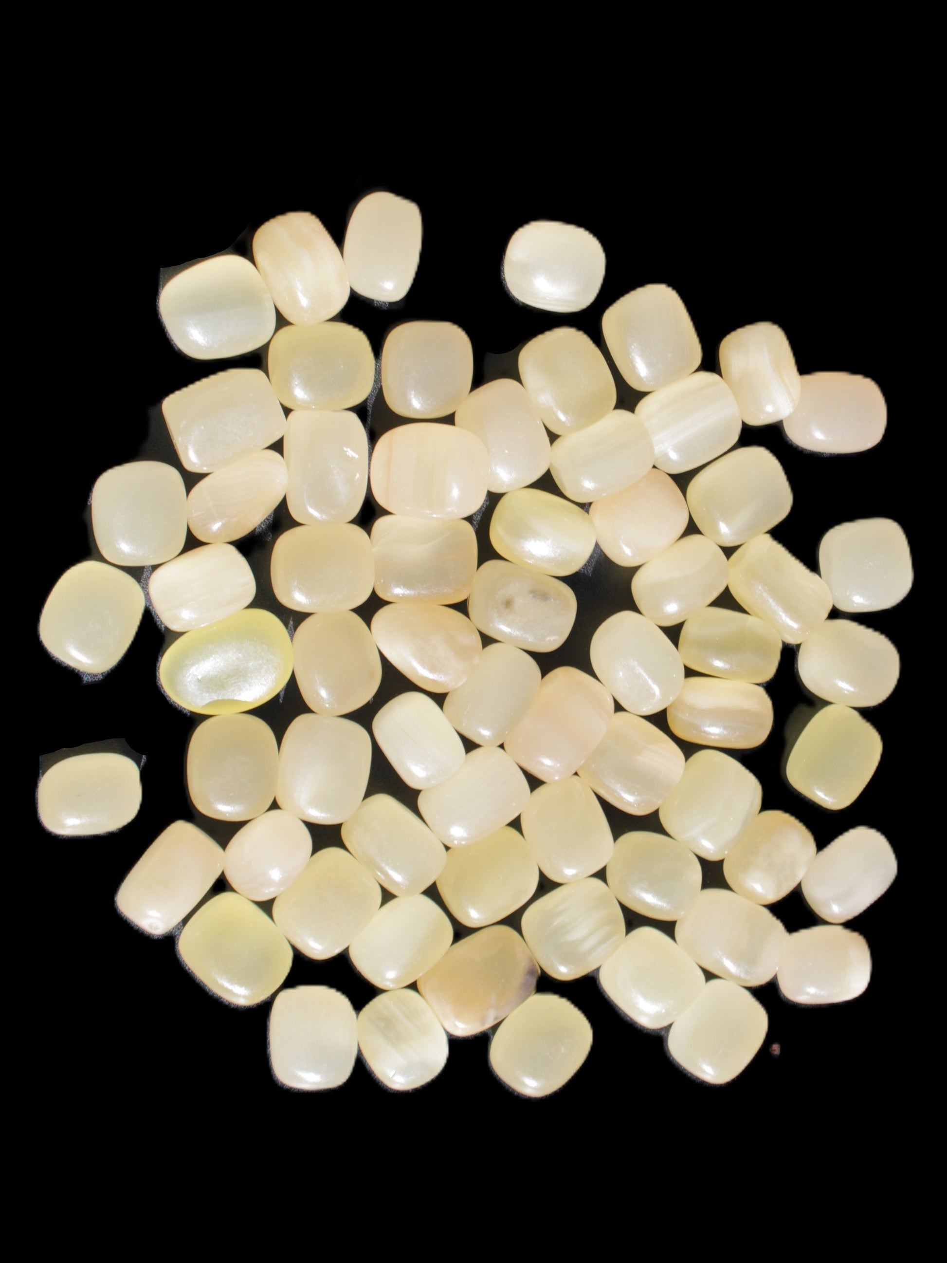 Lemon Calcite 66 tumbled stones 12*9mm - 21*18mm 600g Wholesale in sunlight - Rocks and Things Store