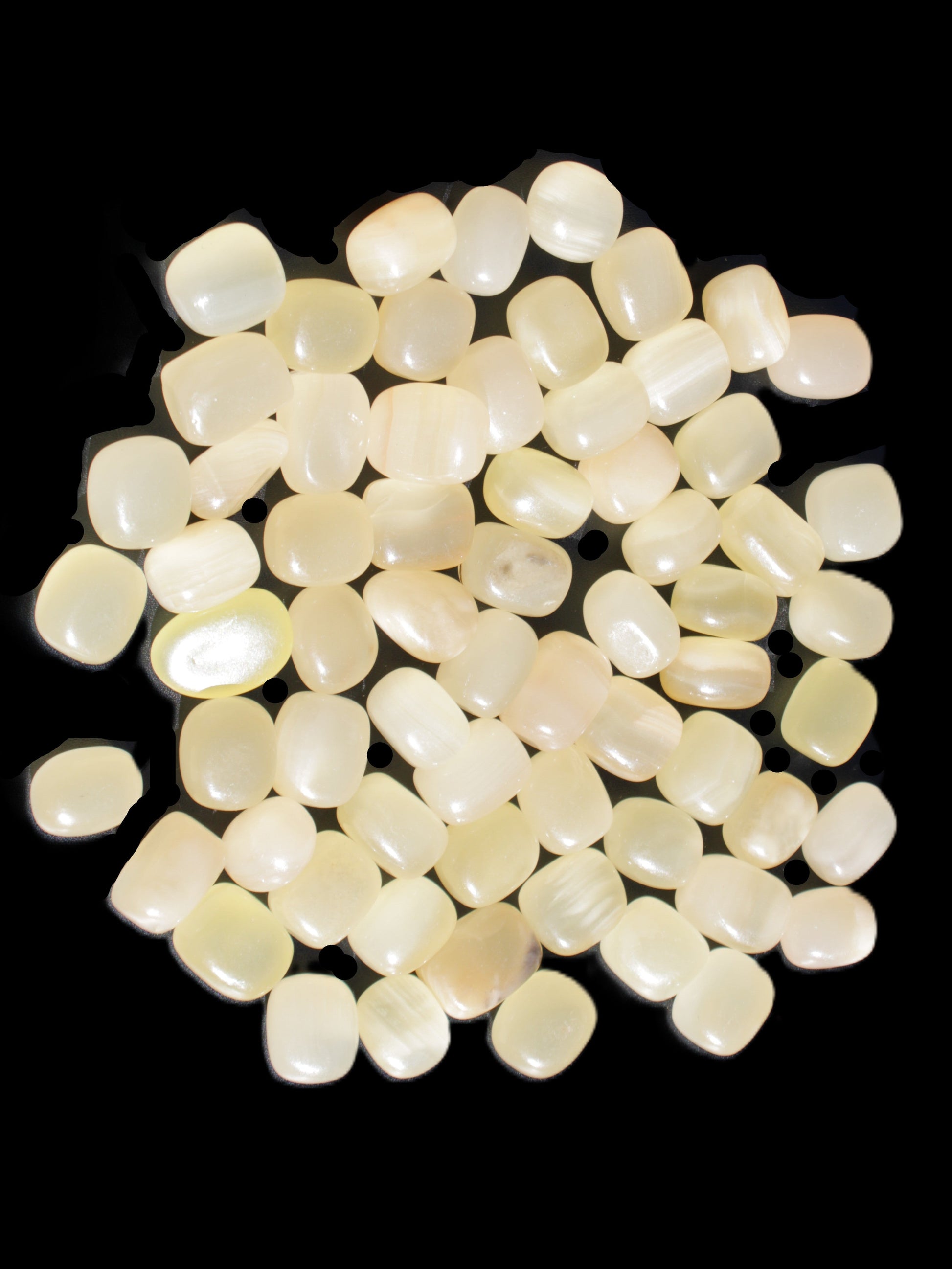 Lemon Calcite 66 tumbled stones 12*9mm - 21*18mm 600g Wholesale in sunlight - Rocks and Things Store