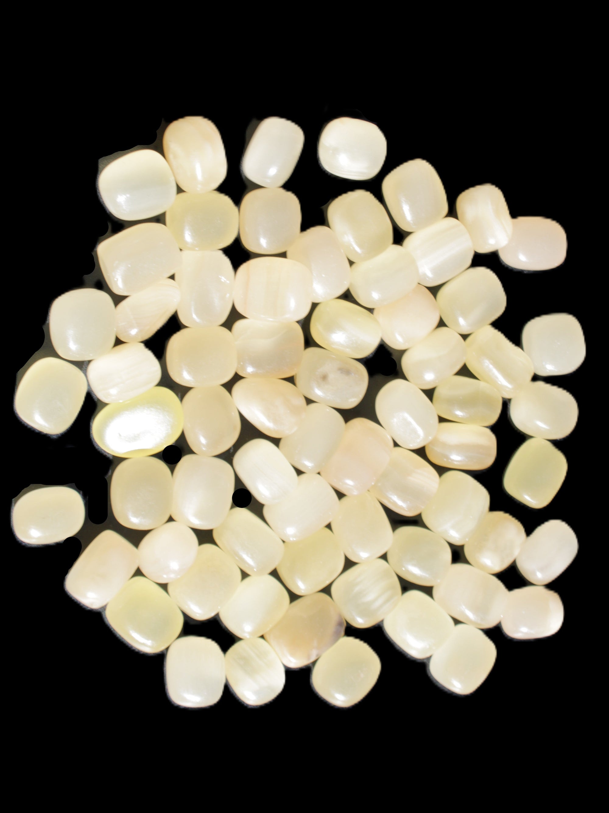 Lemon Calcite 66 tumbled stones 12*9mm - 21*18mm 600g Wholesale in sunlight - Rocks and Things Store