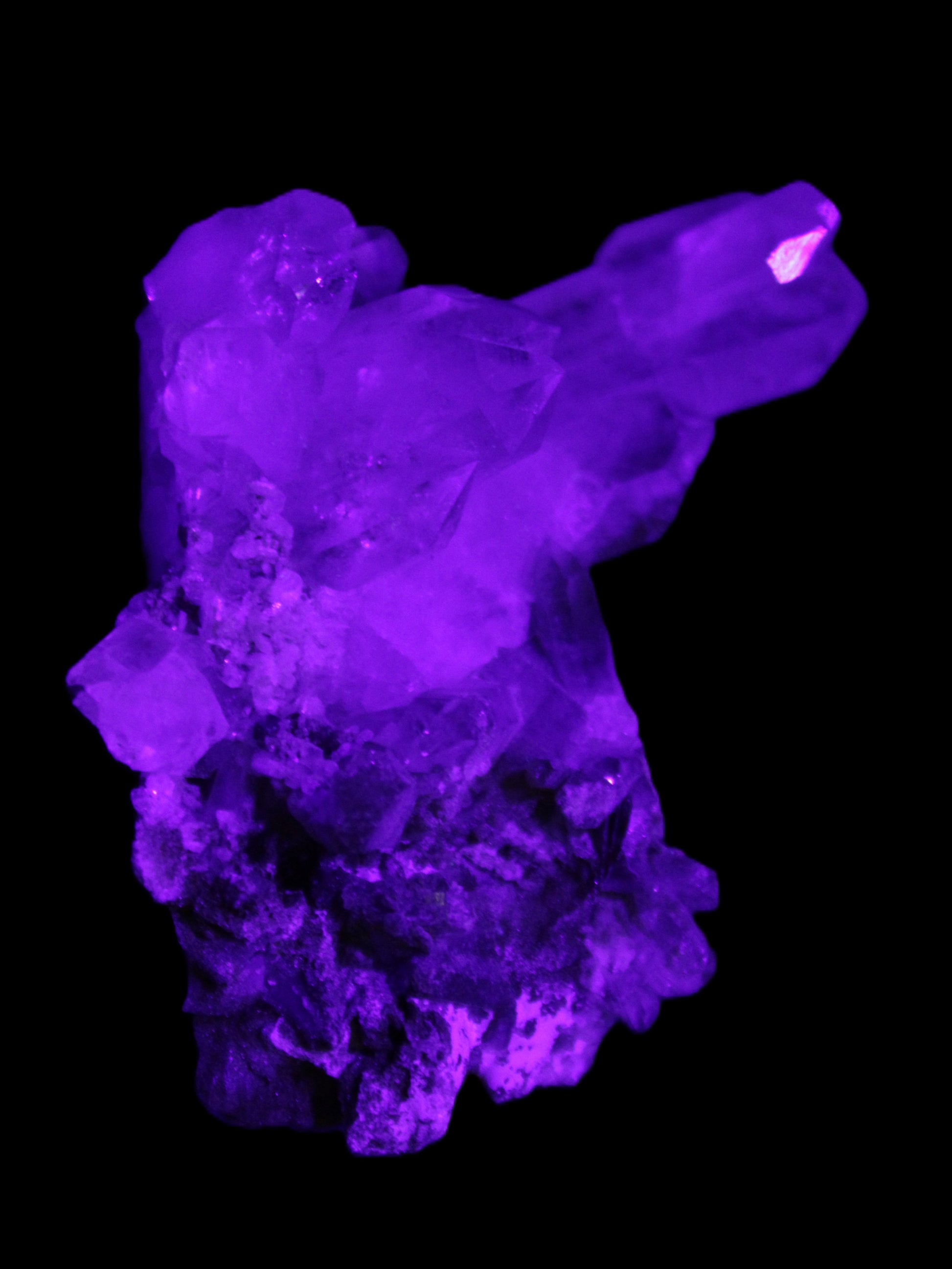 Complex Quartz cluster 60*60*24mm 50g in UV light - Rocks and Things  
 Store
