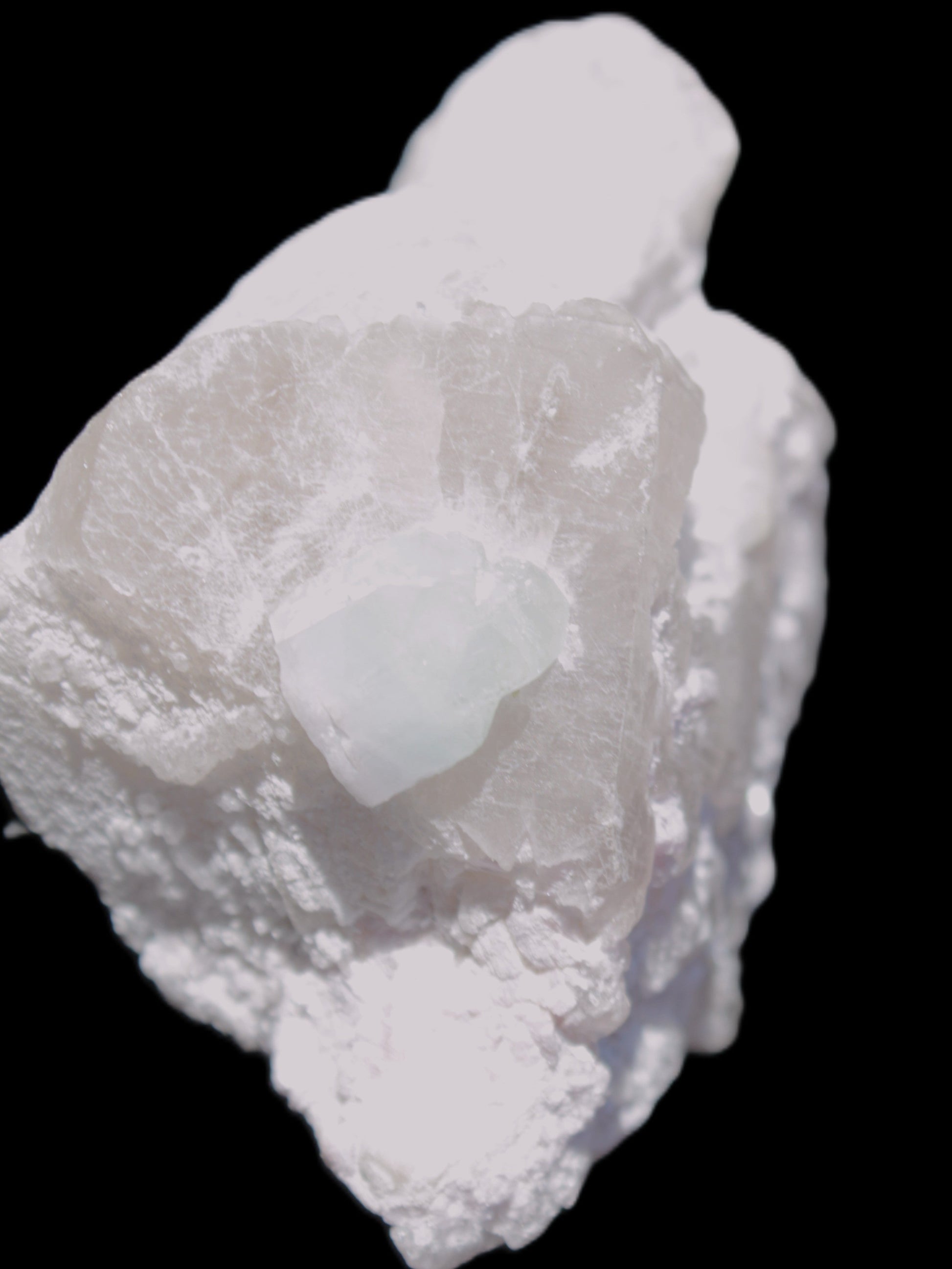 Aquamarine crystal on Quartz and Mica matrix 47*45*29mm 420.5ct 84.1g in sunlight - Rocks and Things Store