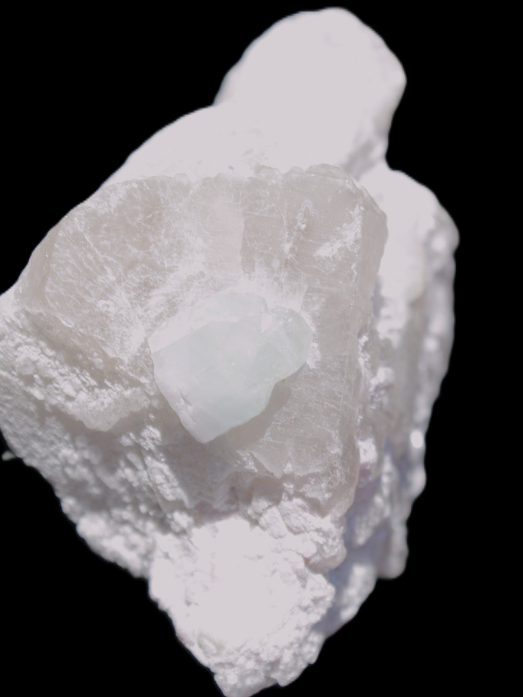 Aquamarine crystal on Quartz and Mica matrix 47*45*29mm 420.5ct 84.1g in sunlight - Rocks and Things Store