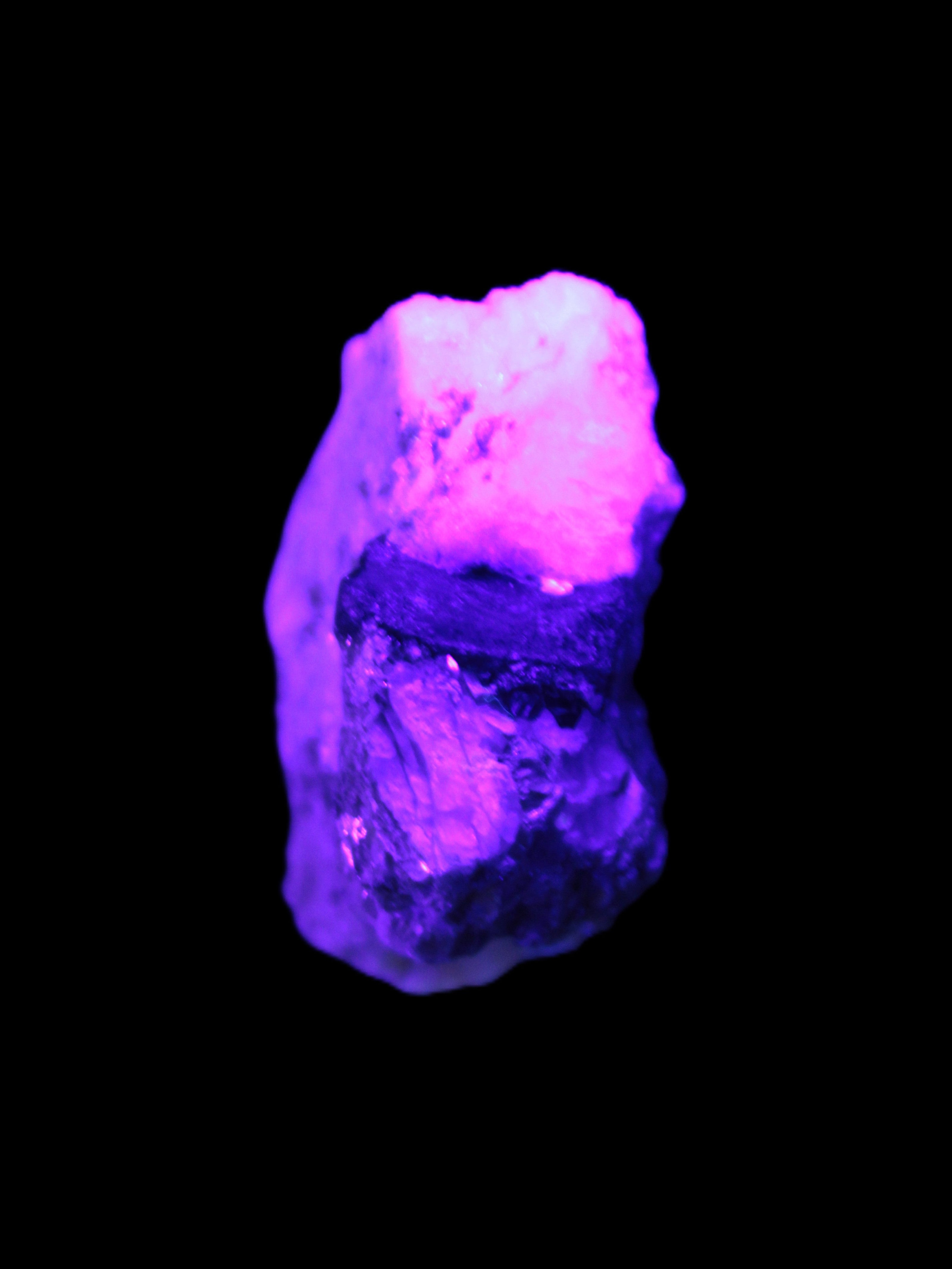 Epidote crystal specimen from Iran in matrix 43*35*15mm 43.7g in UV light - Rocks and Things Store