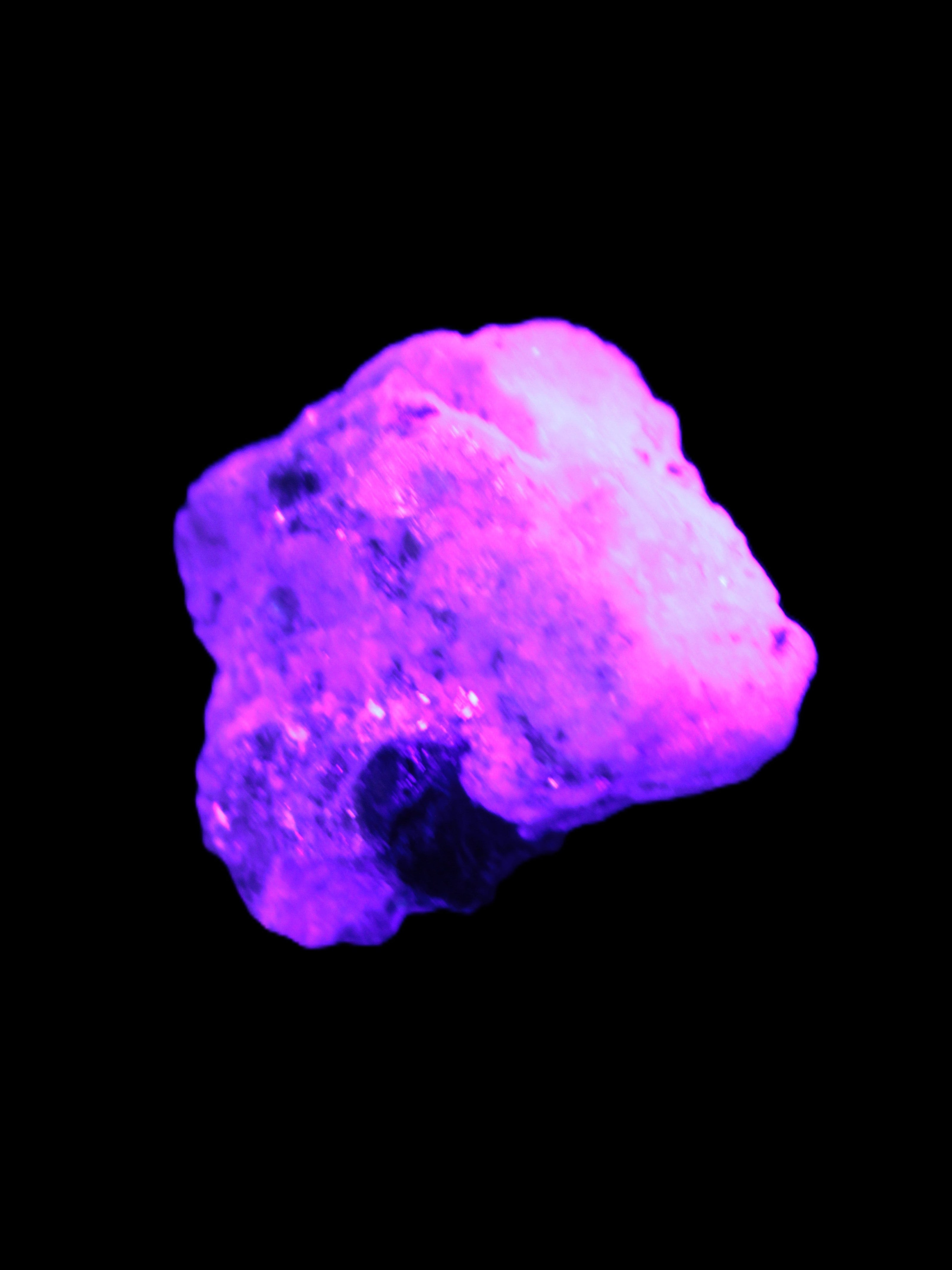 Epidote crystal specimen from Iran in matrix 43*35*15mm 43.7g in UV light - Rocks and Things Store