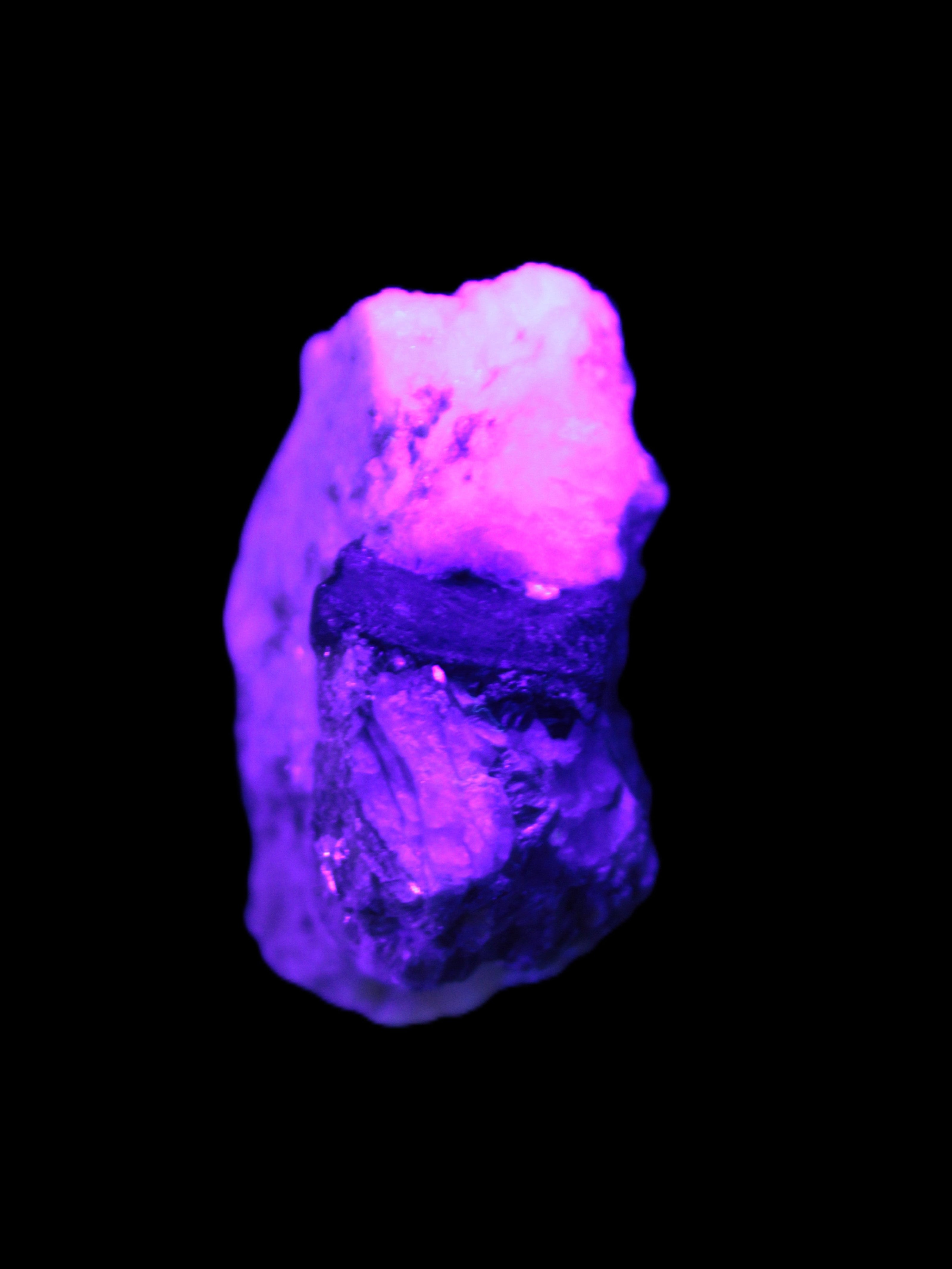 Epidote crystal specimen from Iran in matrix 43*35*15mm 43.7g in UV light - Rocks and Things Store