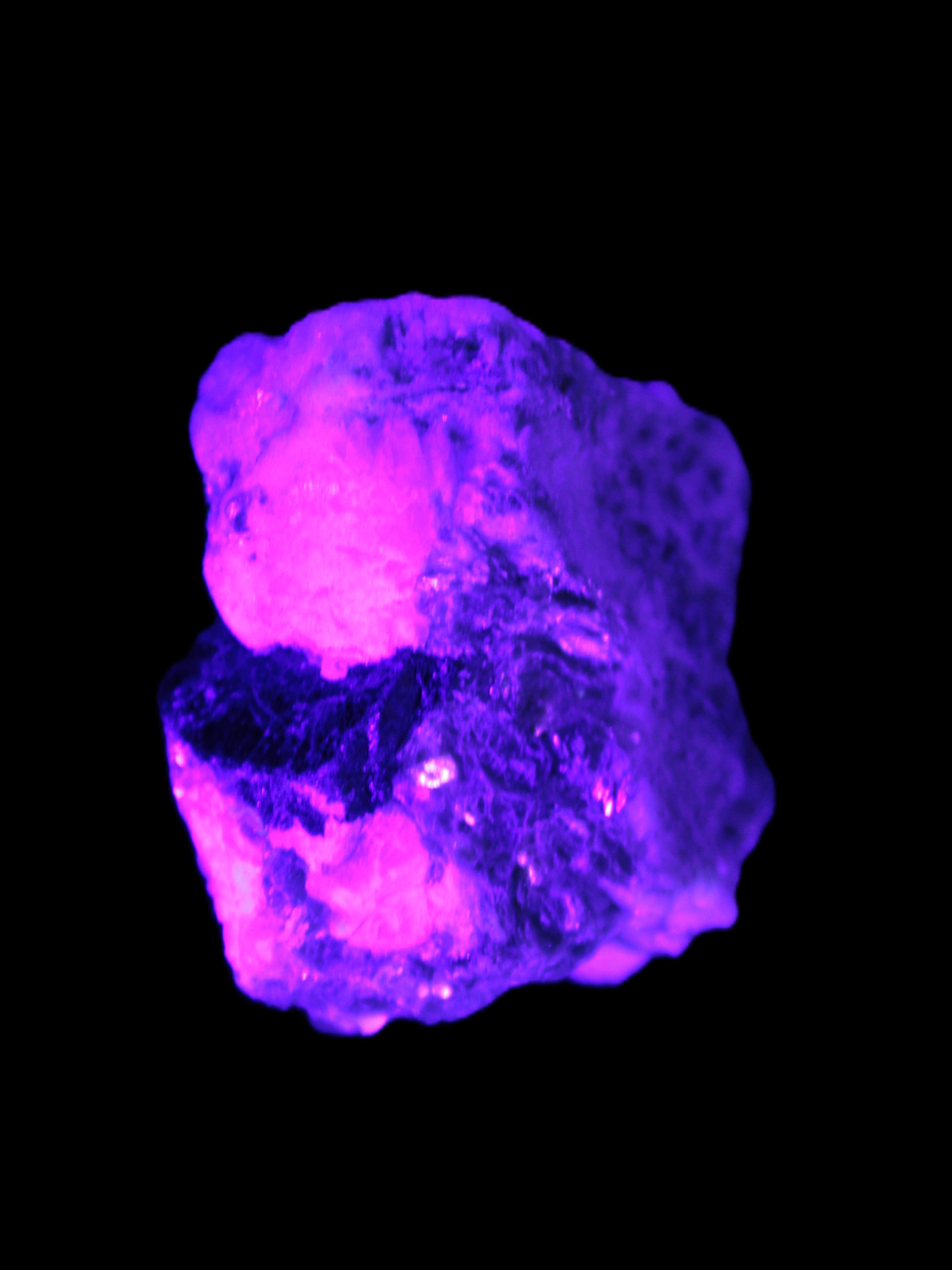 Epidote crystal specimen from Iran in matrix 43*35*15mm 43.7g in UV light - Rocks and Things Store