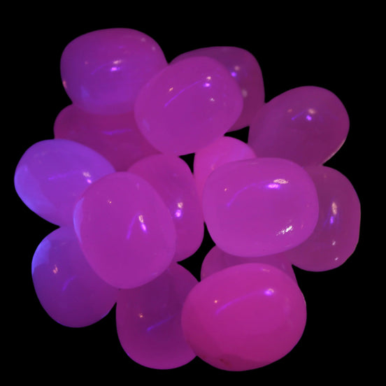 Mangano Calcite UV bright-pink-reactive tumbled stone 7-8g  in UV light - Rocks and Things Store