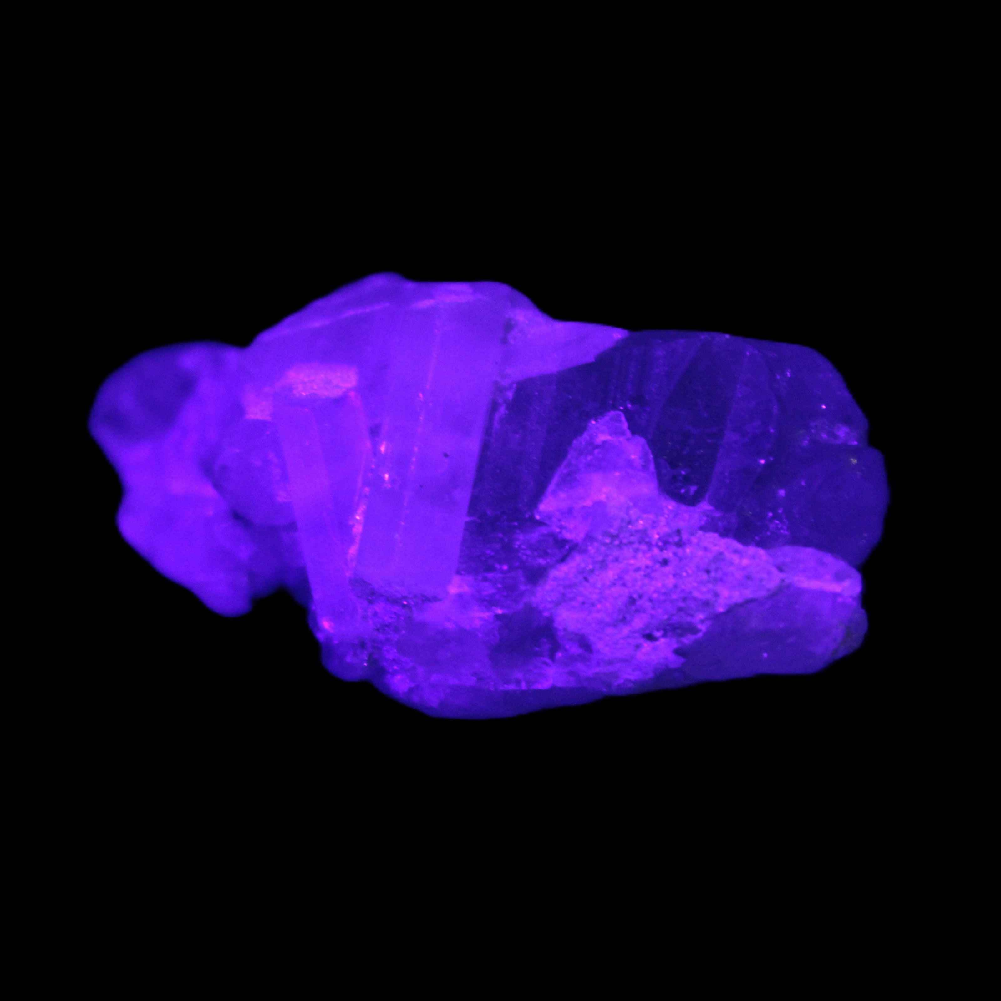 Aquamarine crystals on Quartz 38*17*15mm 55.5ct 11.1g in UV light - Rocks and Things Store