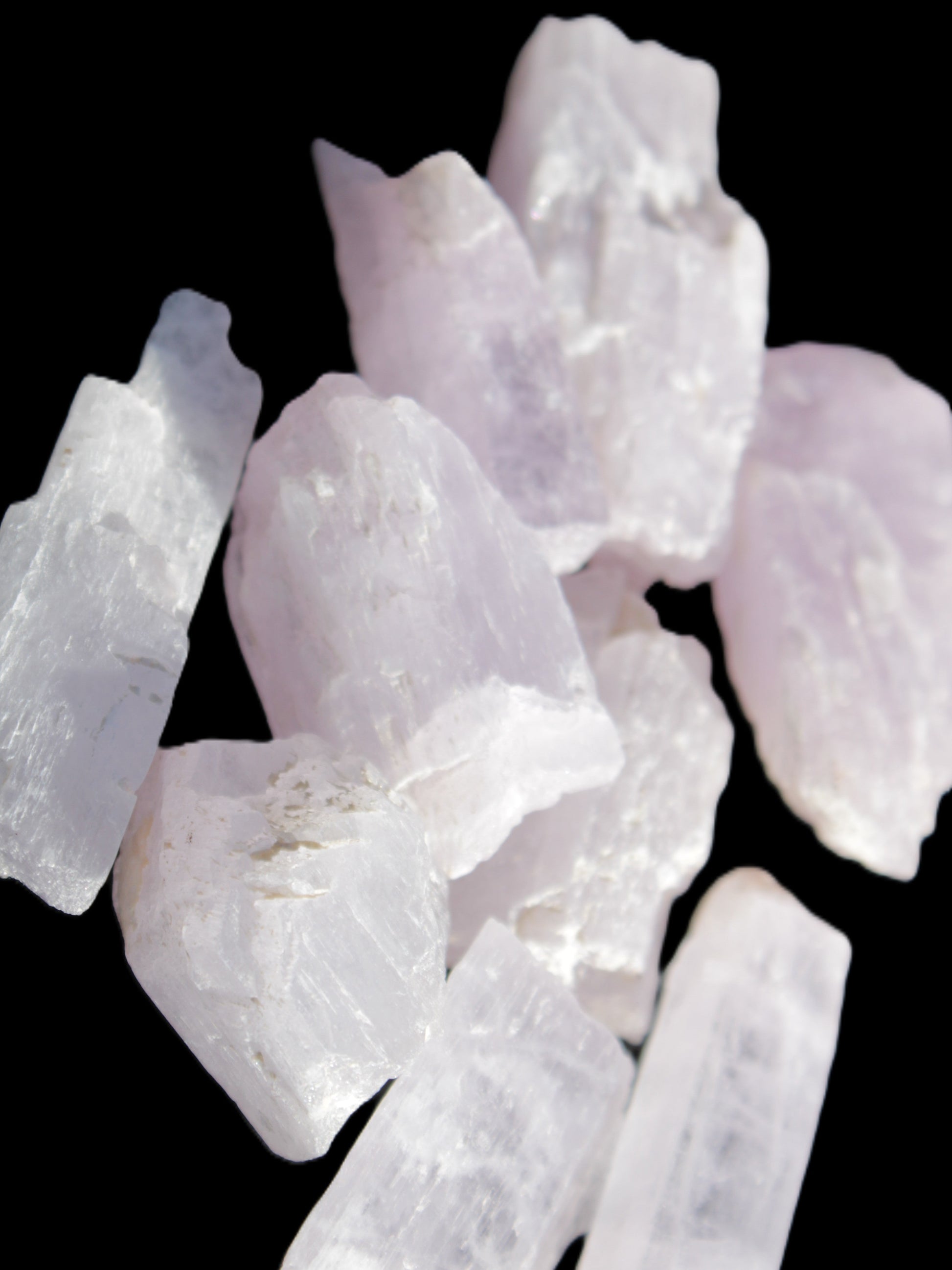 Pink/Lilac Kunzite 9 larger crystals from Afghanistan 21-35mm 90g Wholesale in sunlight - Rocks and Things Store