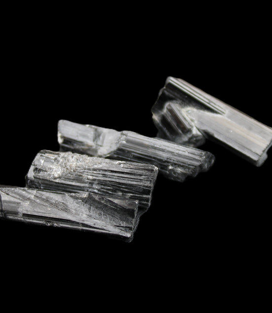Black Tourmaline 3/4 natural crystals 22-36mm 14-16g in sunlight - Rocks and Things Store