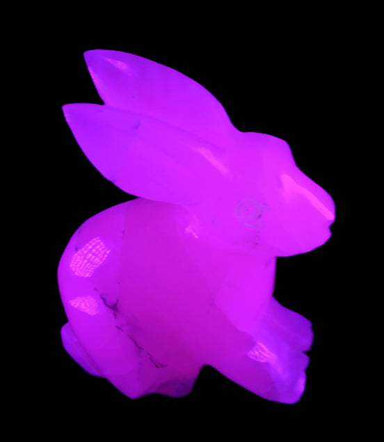 Mangano Calcite bunny 76*36*100mm 396g in UV light - Rocks and Things Store