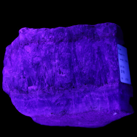 Awesome Blue Aragonite 100*83*71mm 1035g in UV light - Rocks and Things Store