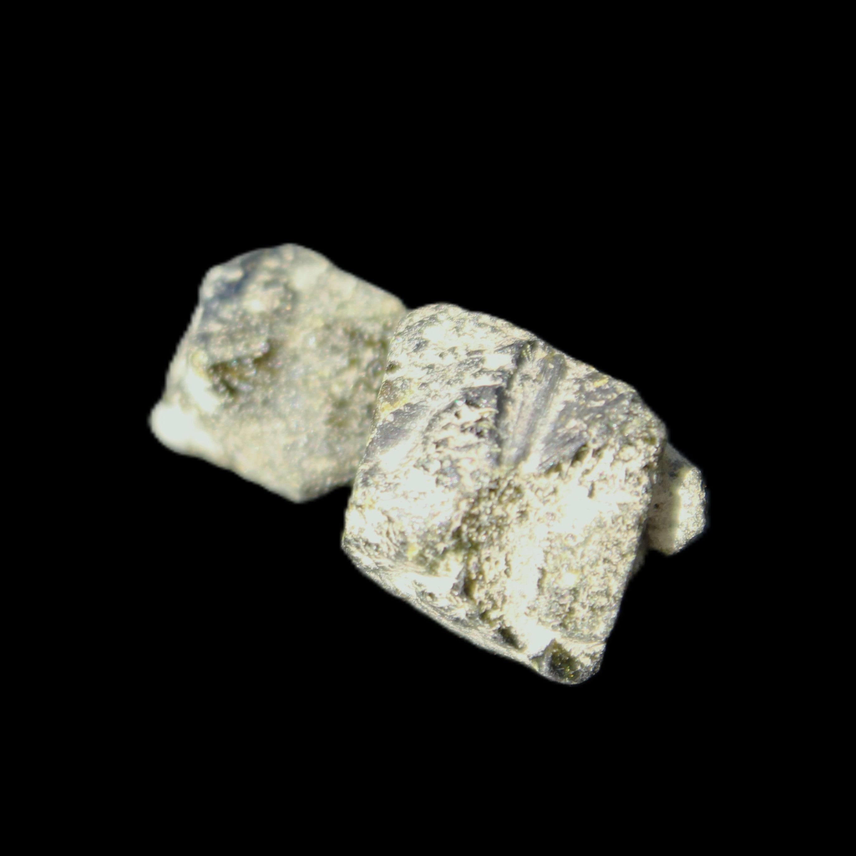Magnetic Epidote 2/3 octahedral crystals 10-20mm 10g in sunlight - Rocks and Things Store