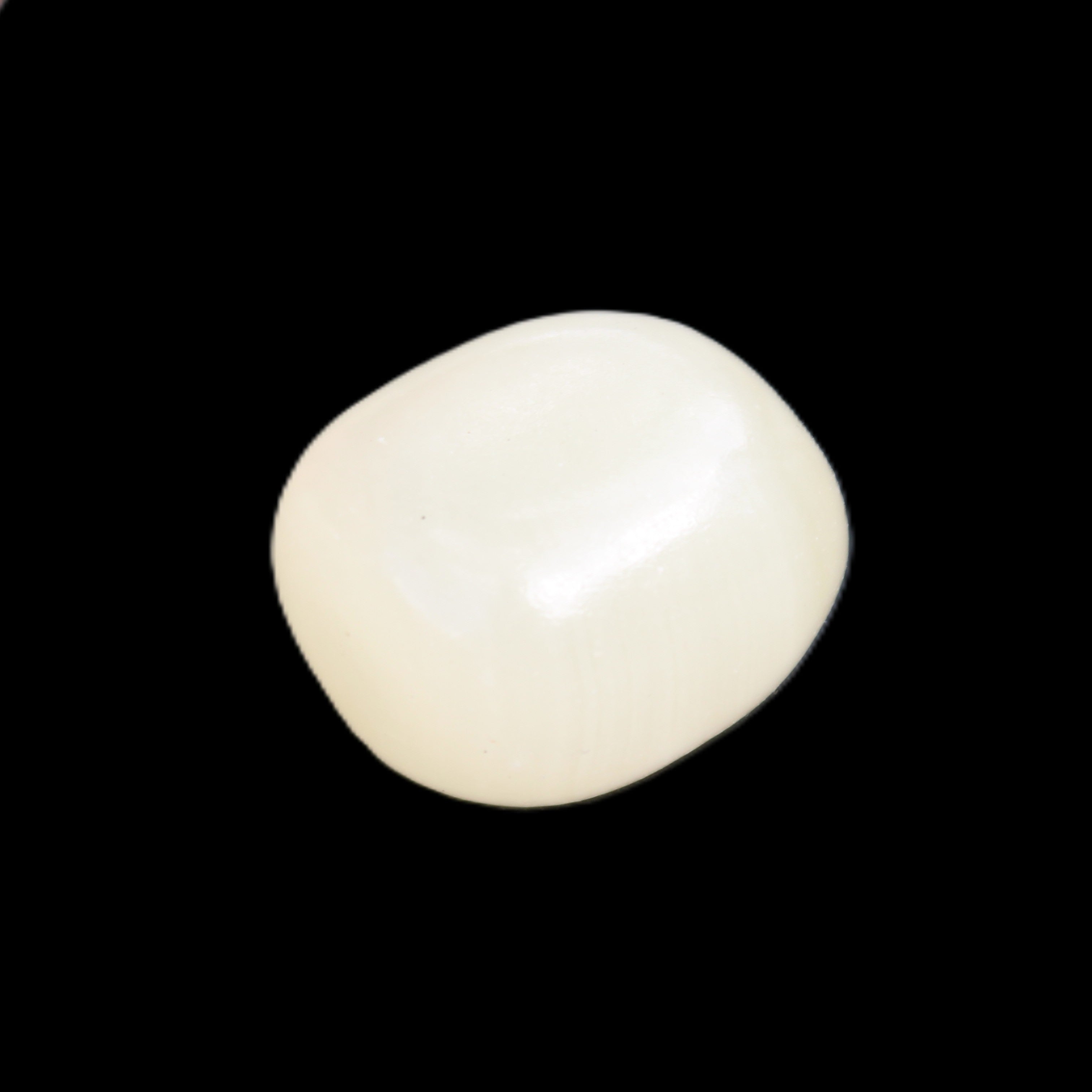 Honey Calcite tumbled stone 18-21mm 8-14g in sunlight - Rocks and Things Store