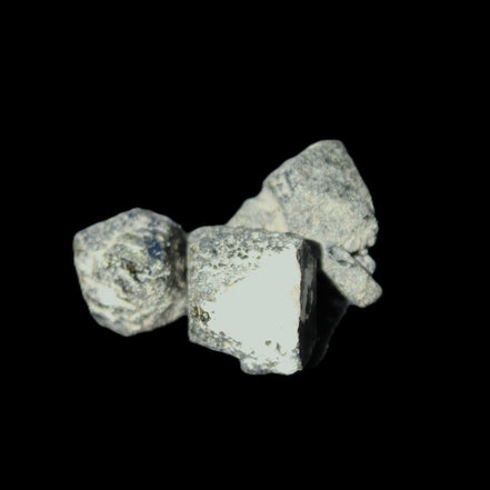 Magnetic Epidote 2/3 irregular octahedral crystals 10-20mm 14/15g in sunlight - Rocks and Things Store