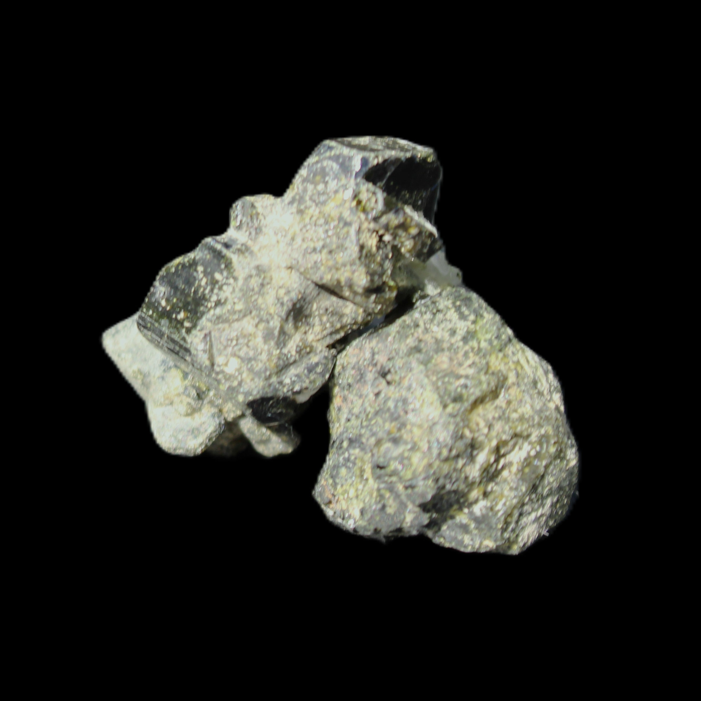 Magnetic Epidote 3 irregular octahedral crystals 15-30mm 30g in sunlight - Rocks and Things Store
