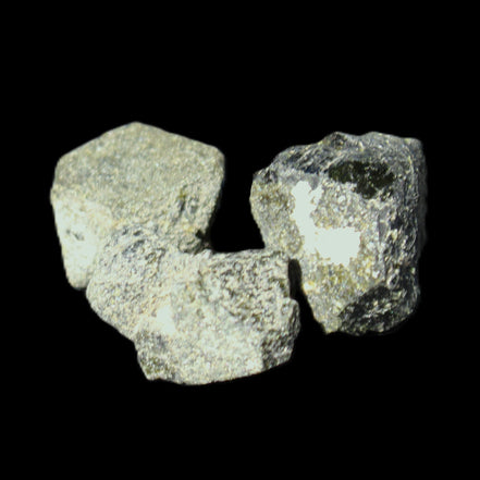 Magnetic Epidote 3 irregular octahedral crystals 15-30mm 30g in sunlight - Rocks and Things Store
