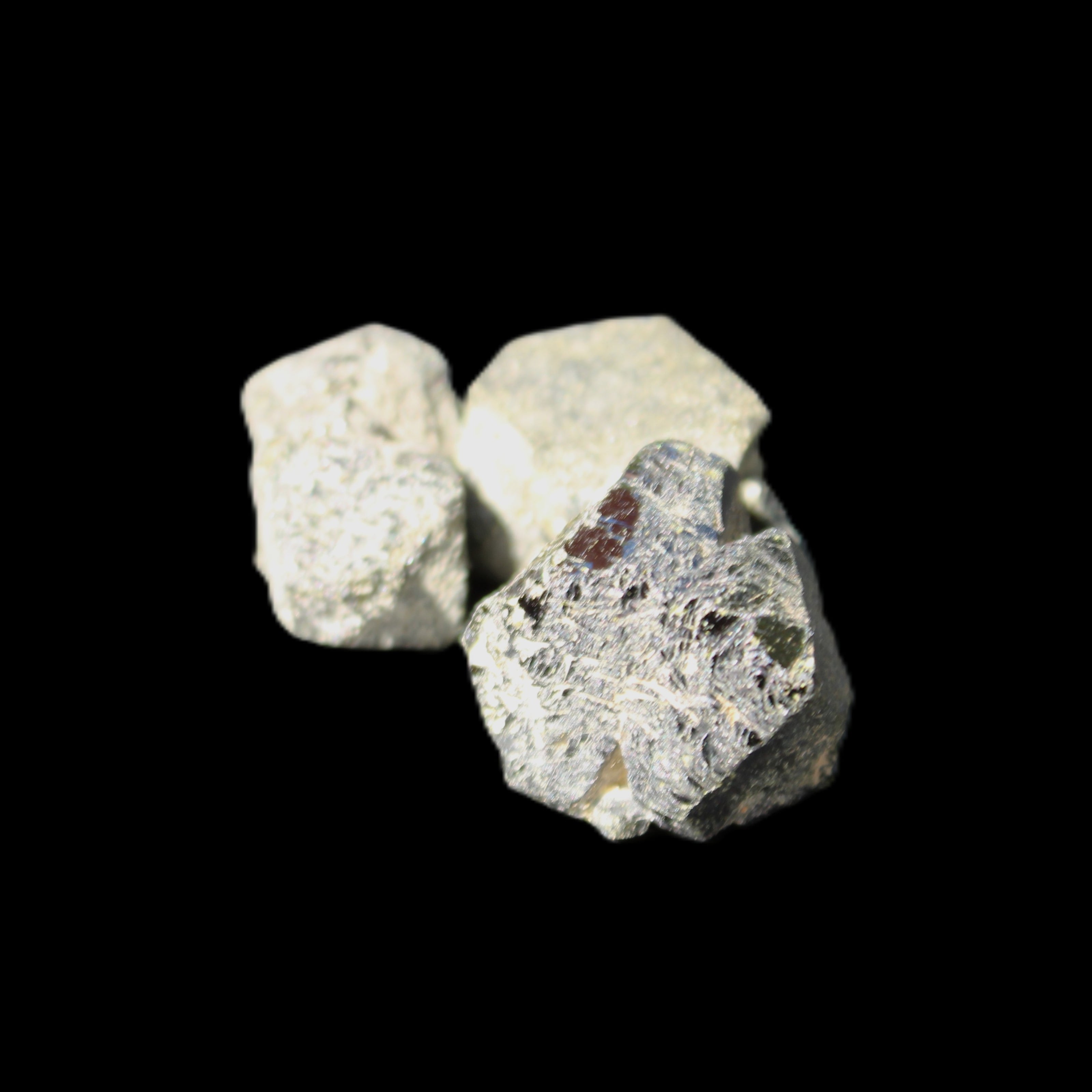 Magnetic Epidote 3 irregular octahedral crystals 15-30mm 30g in sunlight - Rocks and Things Store