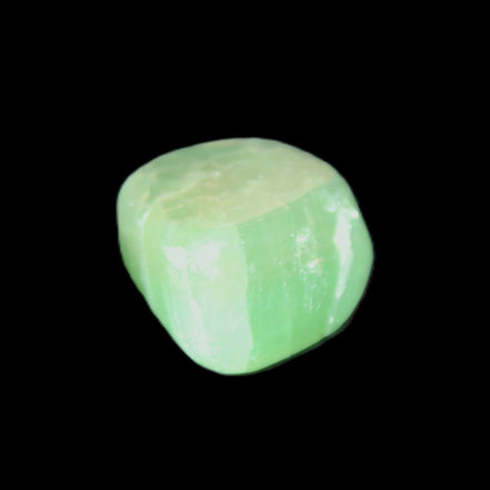 Green Aragonite tumbled stone 23*21*15mm 18g in sunlight - Rocks and Things Store