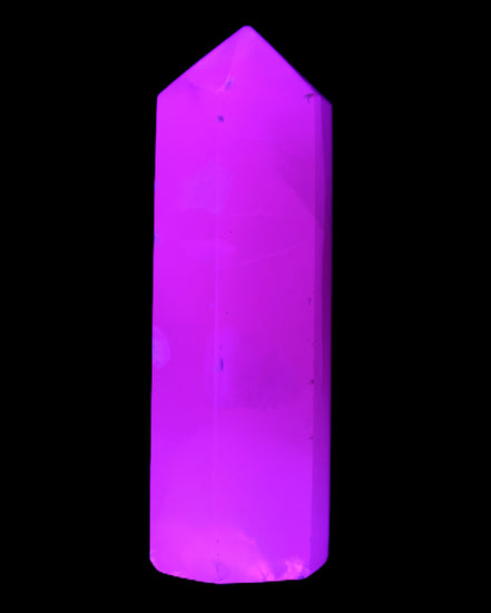 Mangano Calcite UV-reactive obelisk 92mm 157g in sunlight - Rocks and Things Store