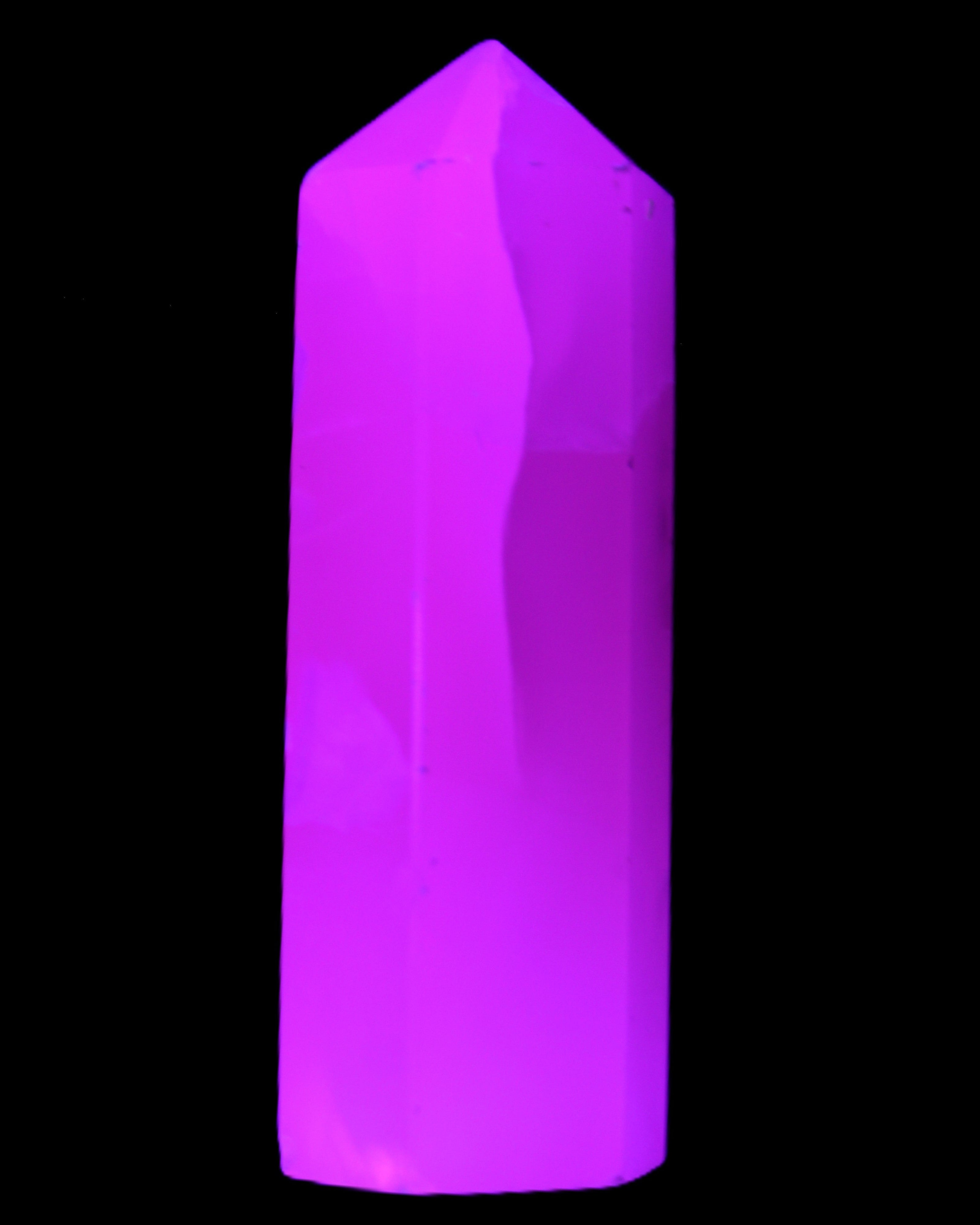 Mangano Calcite UV-reactive obelisk 92mm 157g in sunlight - Rocks and Things Store