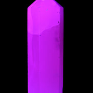 Mangano Calcite UV-reactive obelisk 92mm 157g in sunlight - Rocks and Things Store