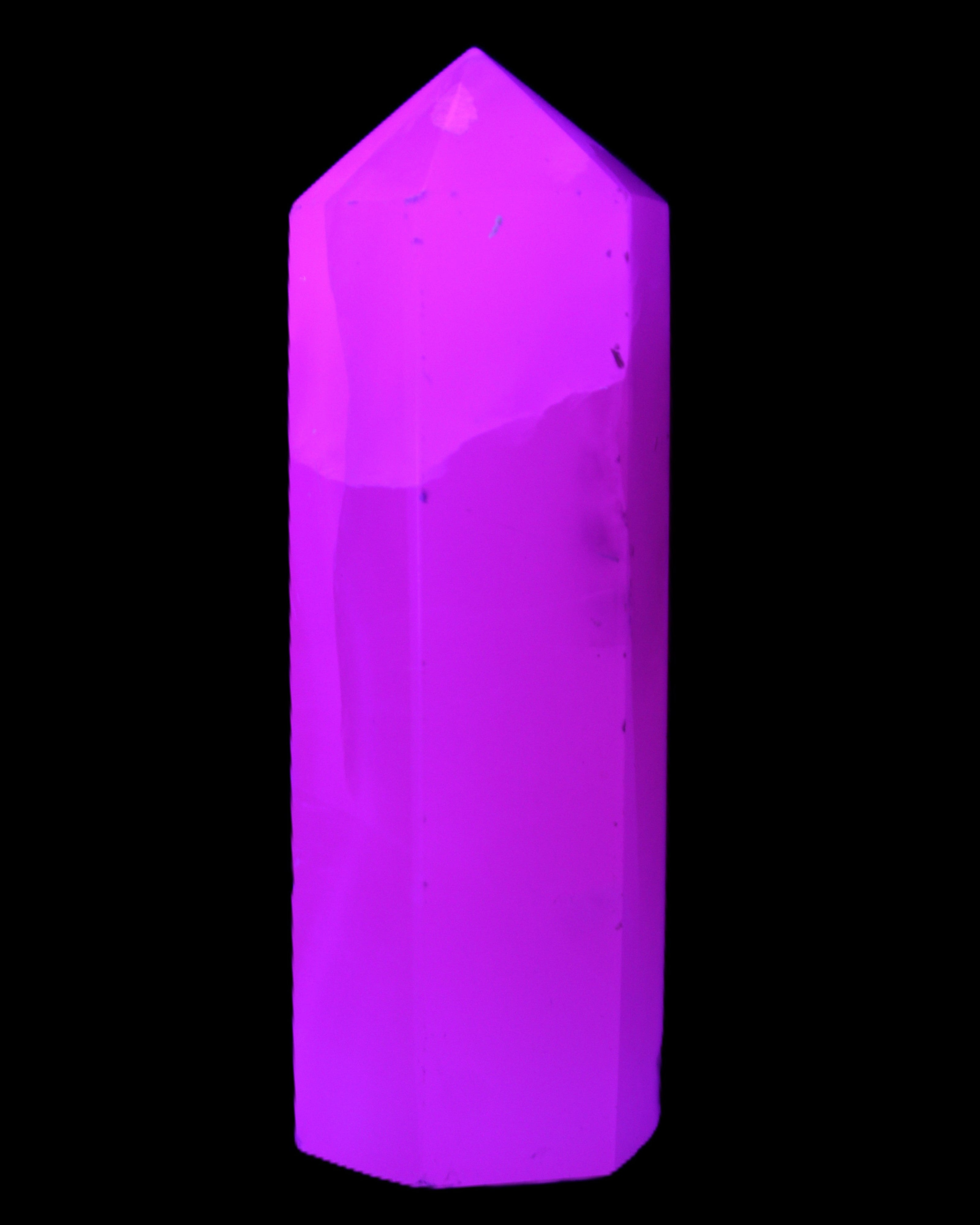 Mangano Calcite UV-reactive obelisk 92mm 157g in sunlight - Rocks and Things Store