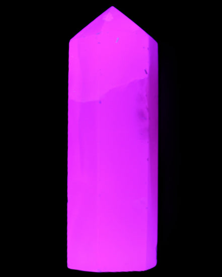 Mangano Calcite UV-reactive obelisk 92mm 157g in sunlight - Rocks and Things Store