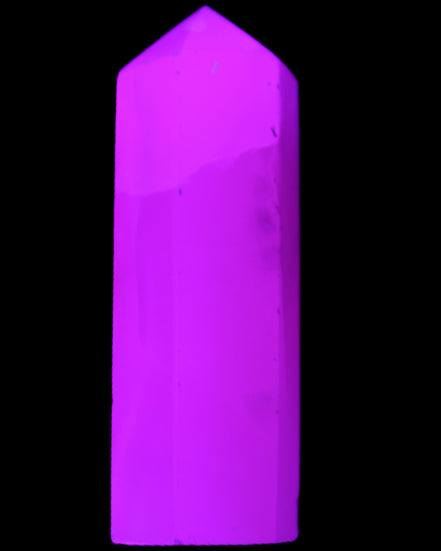 Mangano Calcite UV-reactive obelisk 92mm 157g in sunlight - Rocks and Things Store