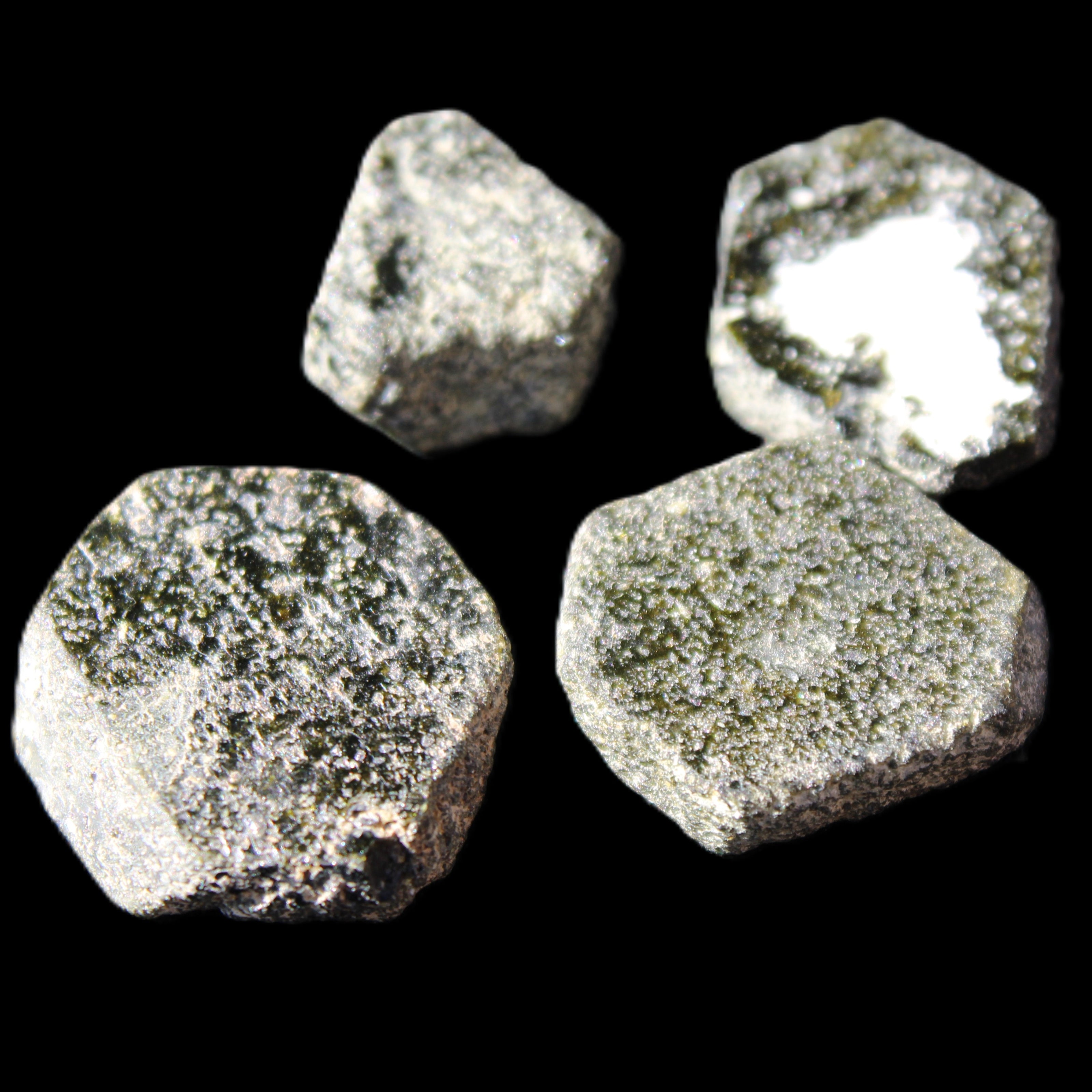 Magnetic Epidote 4 hexagon crystals 11-21m 10g in sunlight - Rocks and Things Store