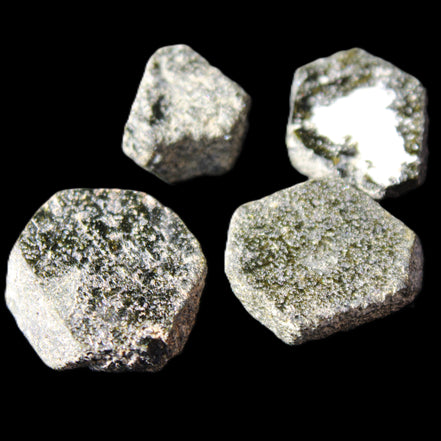 Magnetic Epidote 4 hexagon crystals 11-21m 10g in sunlight - Rocks and Things Store