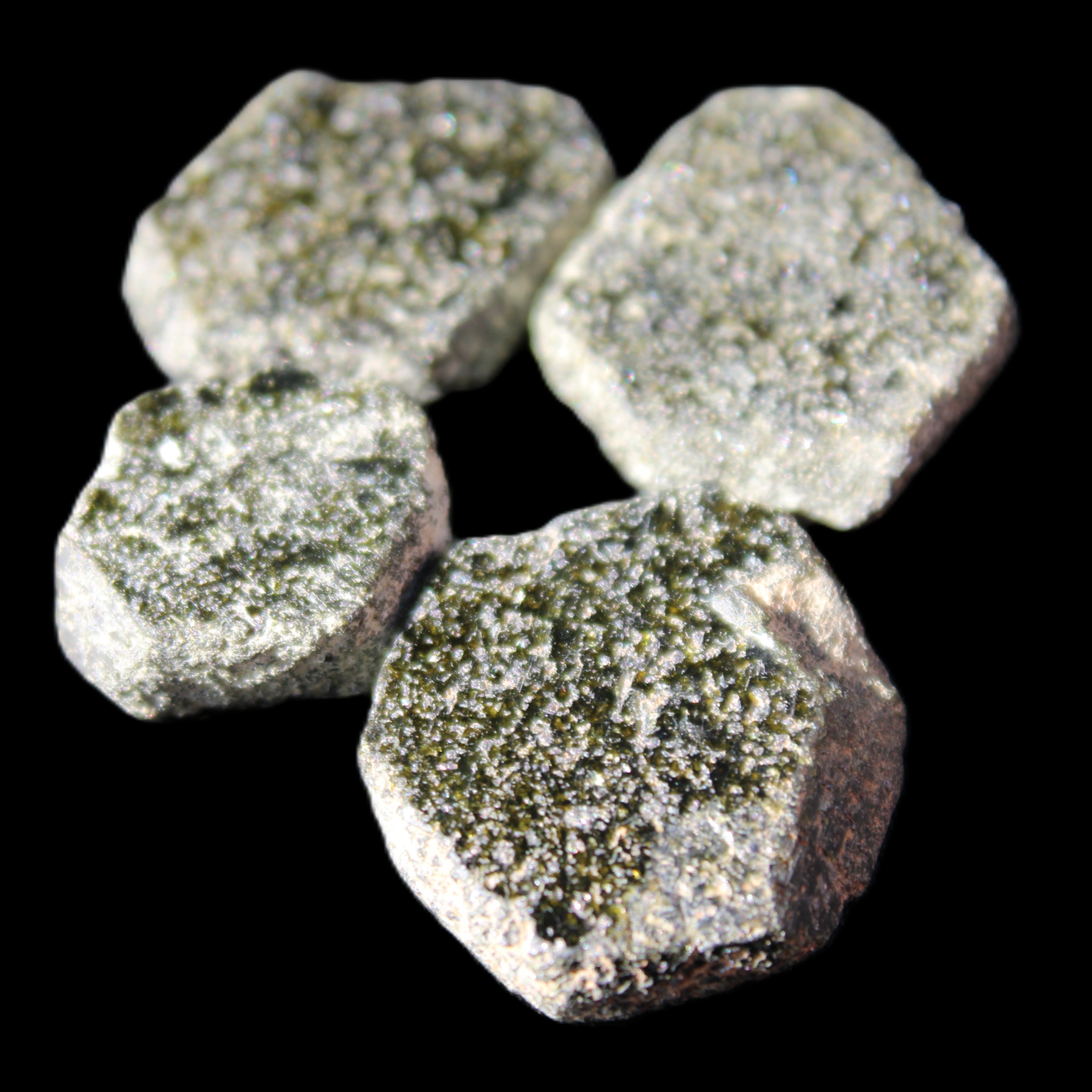 Magnetic Epidote 4 hexagon crystals 11-21m 10g in sunlight - Rocks and Things Store