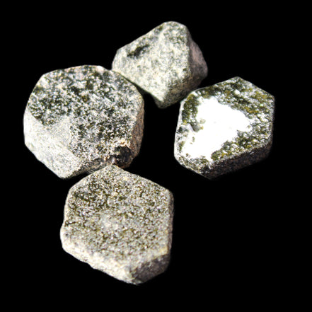 Magnetic Epidote 4 hexagon crystals 11-21m 10g in sunlight - Rocks and Things Store