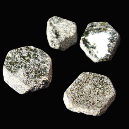Magnetic Epidote 4 hexagon crystals 11-21m 10g in sunlight - Rocks and Things Store