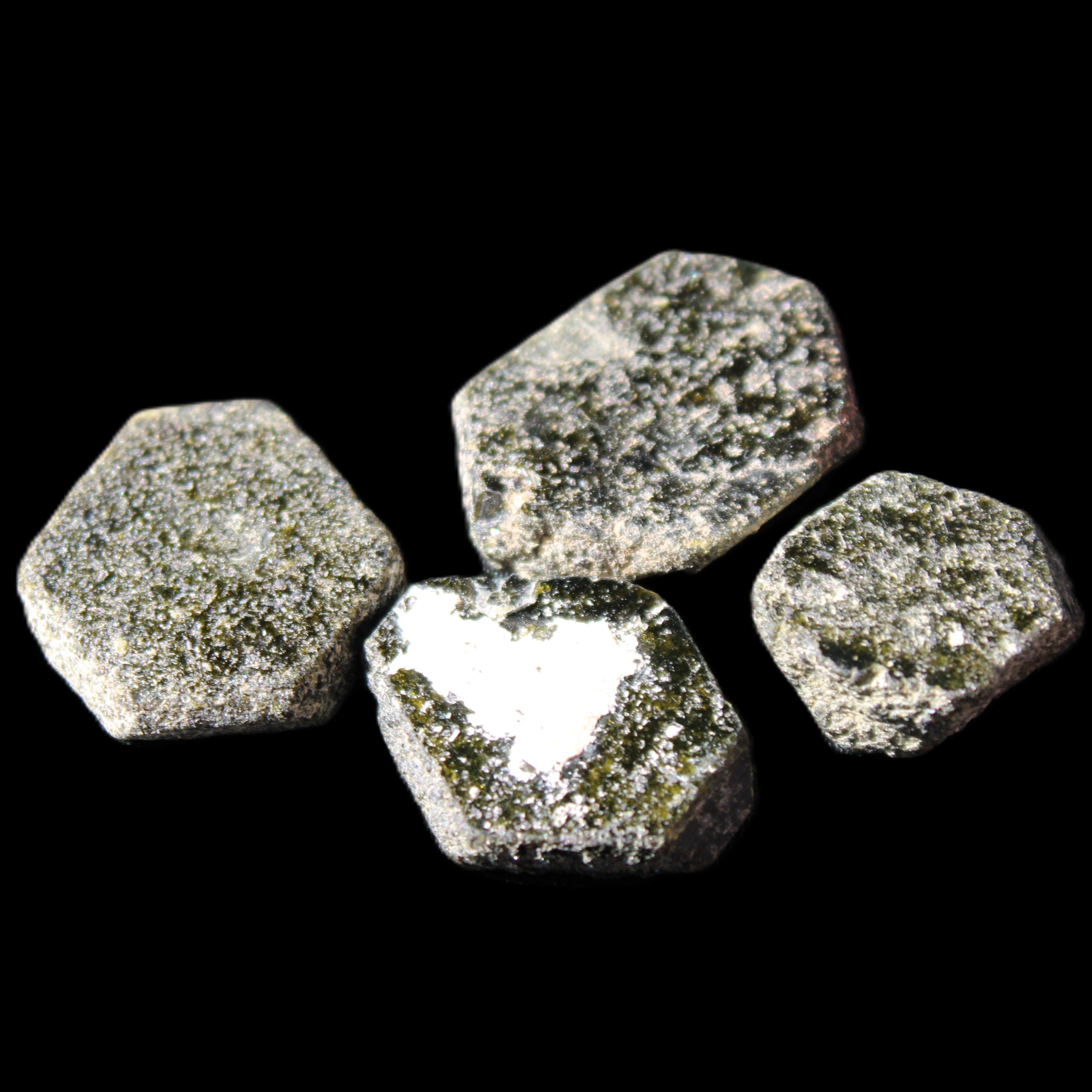 Magnetic Epidote 4 hexagon crystals 11-21m 10g in sunlight - Rocks and Things Store