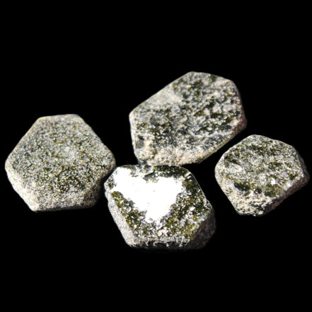 Magnetic Epidote 4 hexagon crystals 11-21m 10g in sunlight - Rocks and Things Store