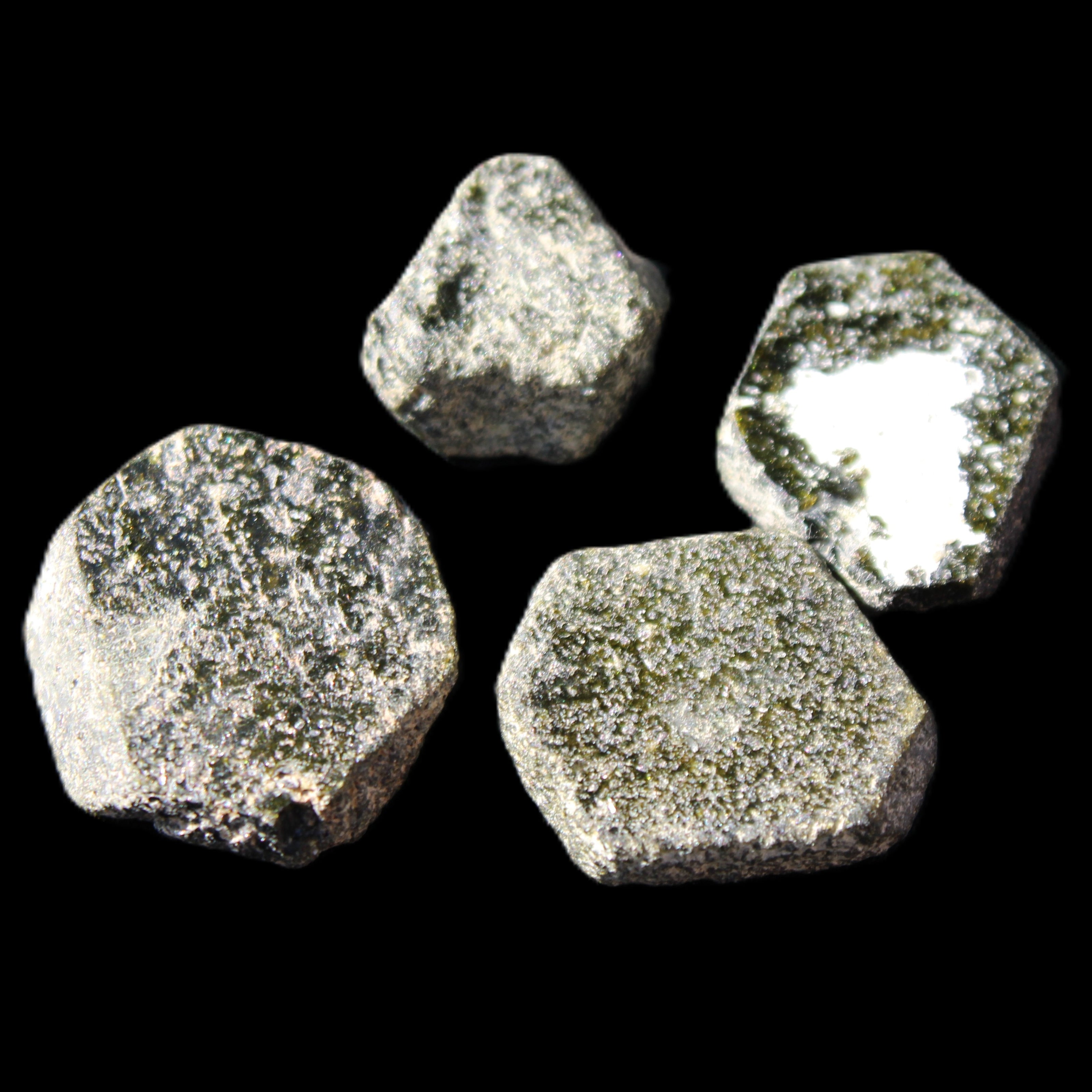 Magnetic Epidote 4 hexagon crystals 11-21m 10g in sunlight - Rocks and Things Store