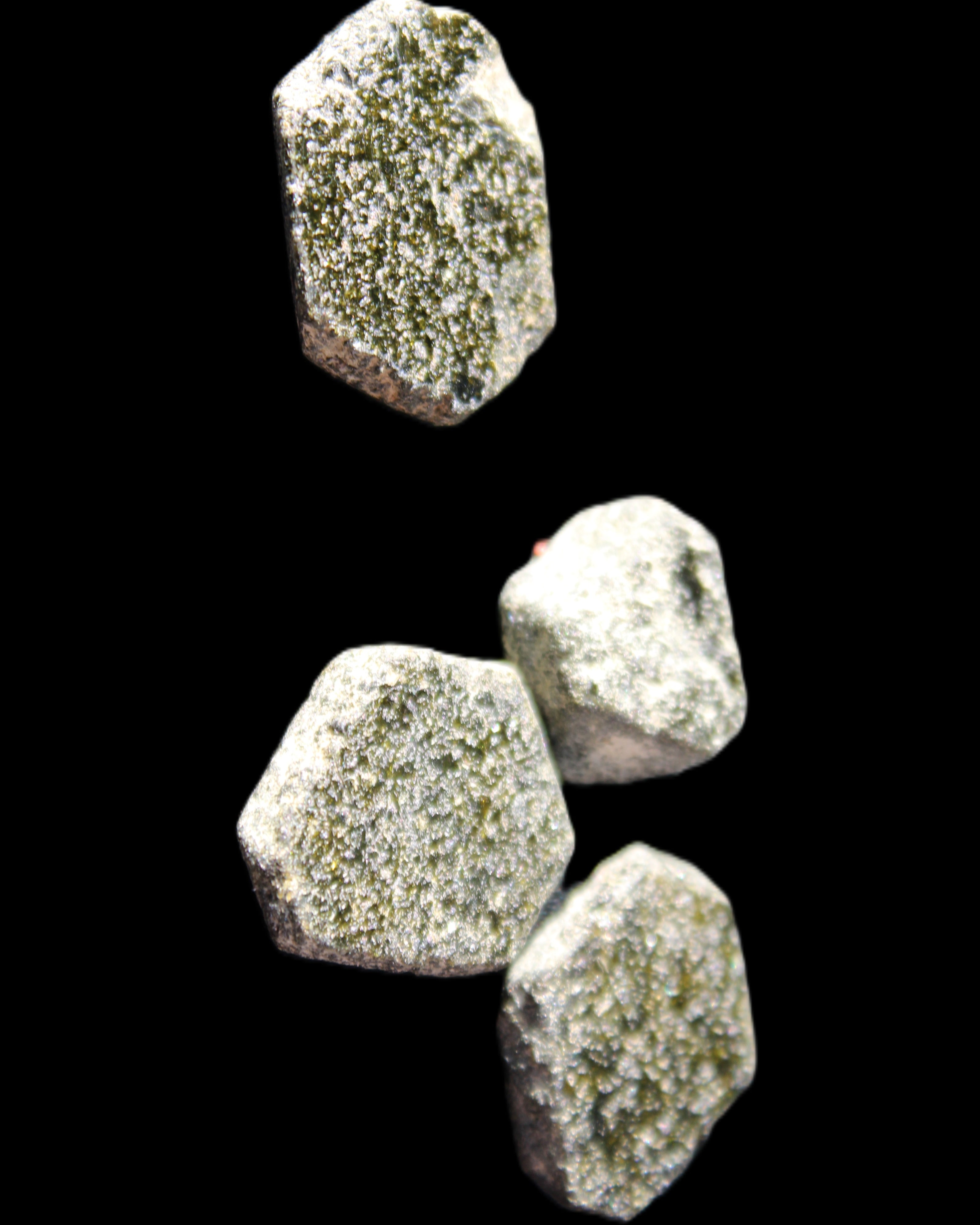 Magnetic Epidote 4 hexagon crystals 11-21m 10g in sunlight - Rocks and Things Store