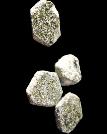 Magnetic Epidote 4 hexagon crystals 11-21m 10g in sunlight - Rocks and Things Store