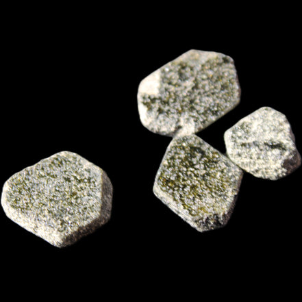 Magnetic Epidote 4 hexagon crystals 11-21m 10g in sunlight - Rocks and Things Store