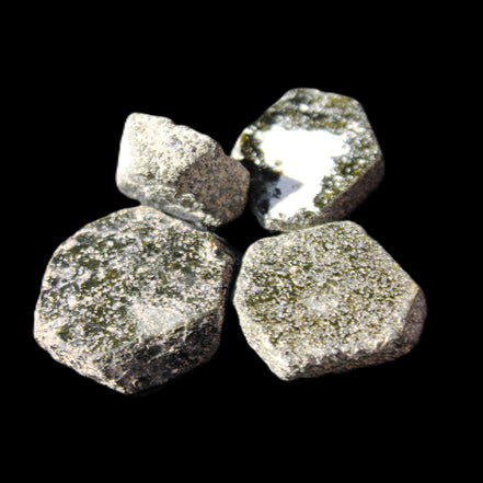 Magnetic Epidote 4 hexagon crystals 11-21m 10g in sunlight - Rocks and Things Store