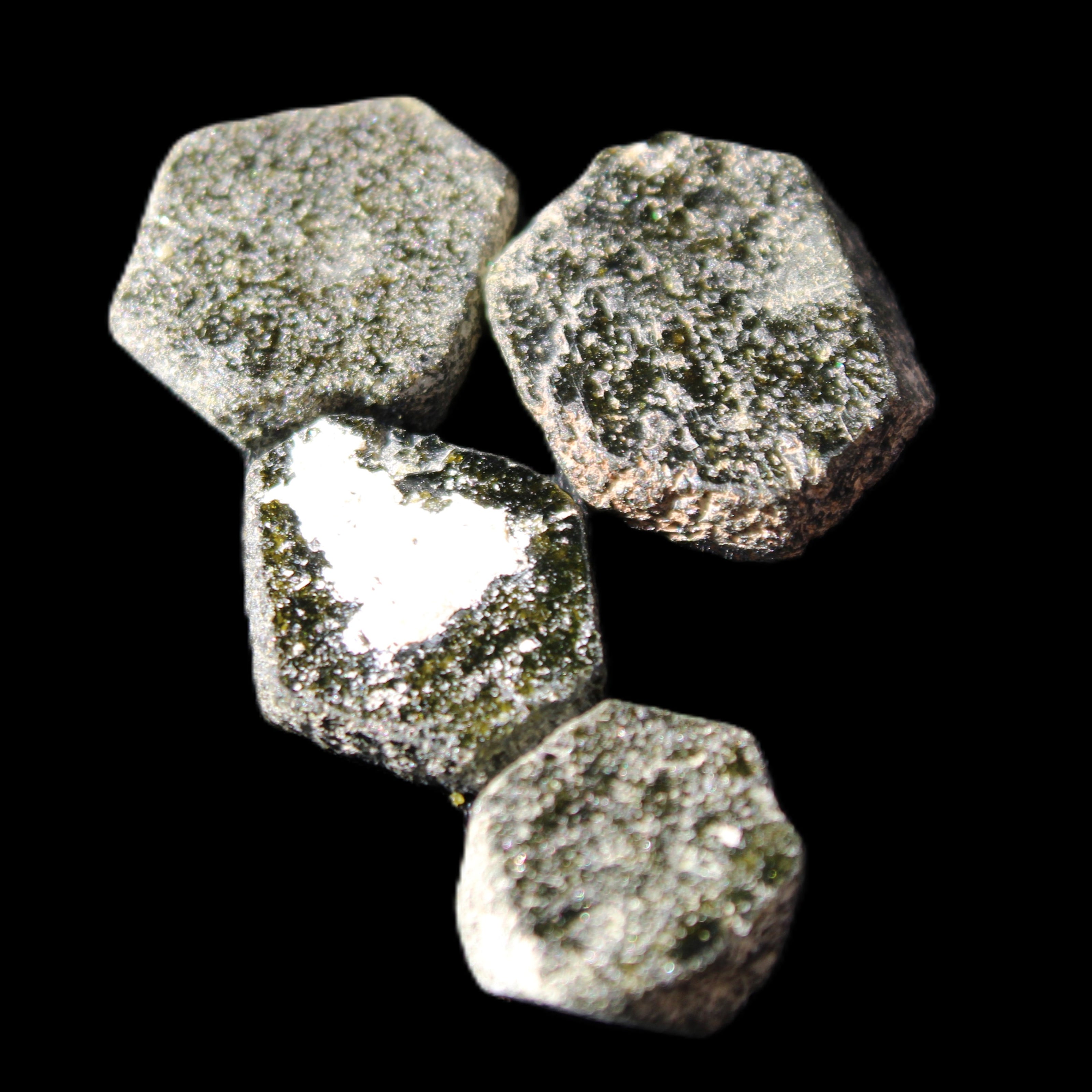 Magnetic Epidote 4 hexagon crystals 11-21m 10g in sunlight - Rocks and Things Store