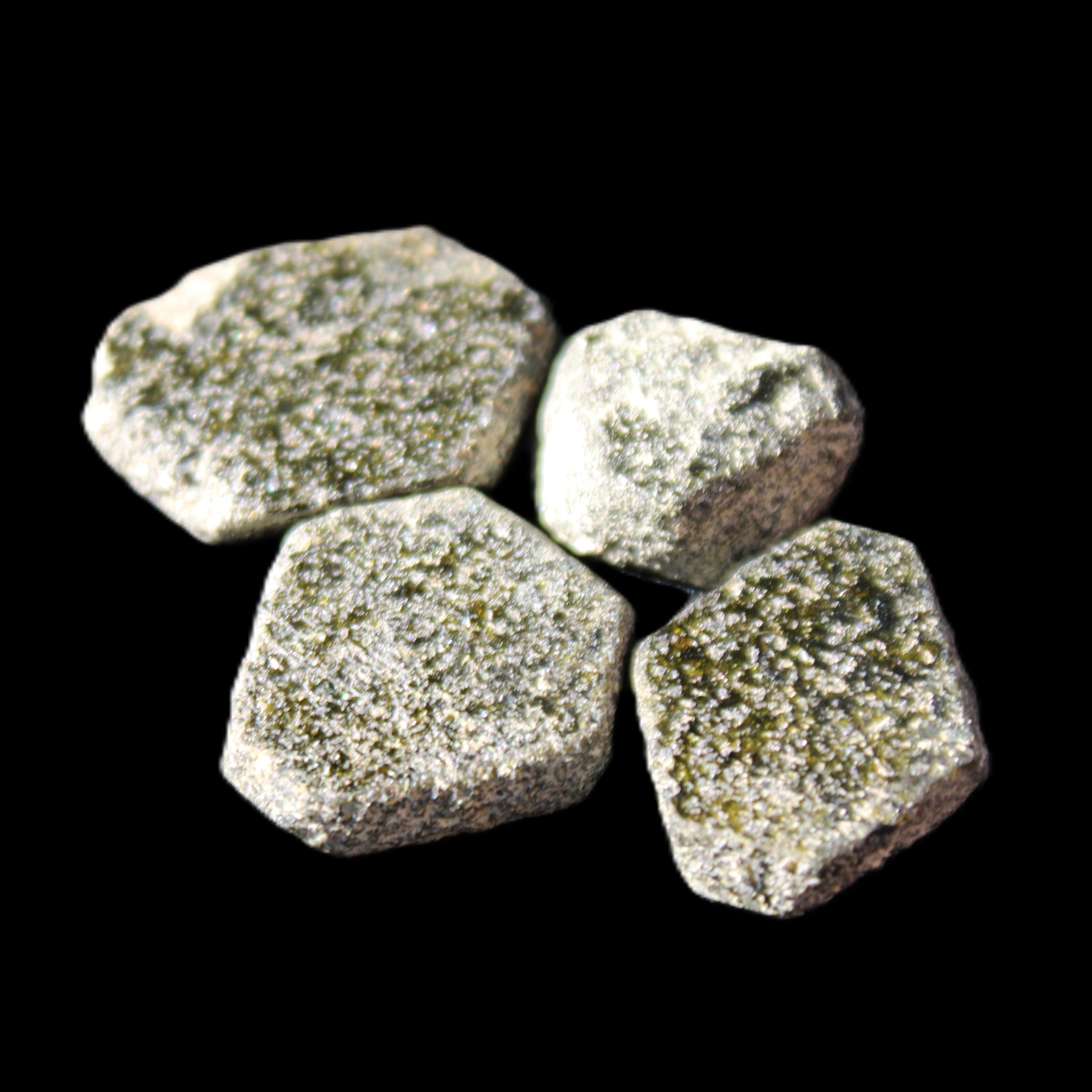 Magnetic Epidote 4 hexagon crystals 11-21m 10g in sunlight - Rocks and Things Store