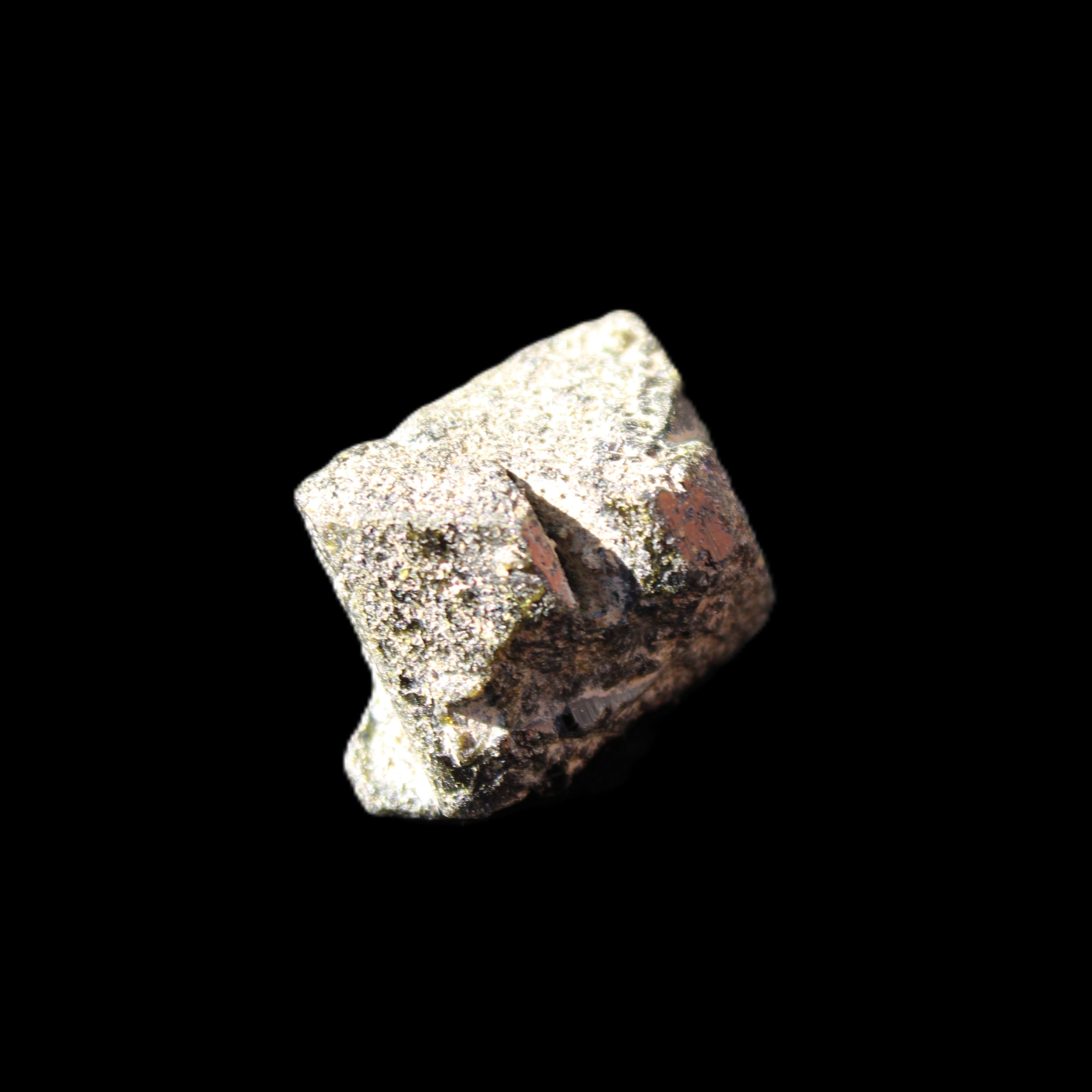 Magnetic Epidote irregular octahedral crystals 25mm 15-16g in sunlight - Rocks and Things Store