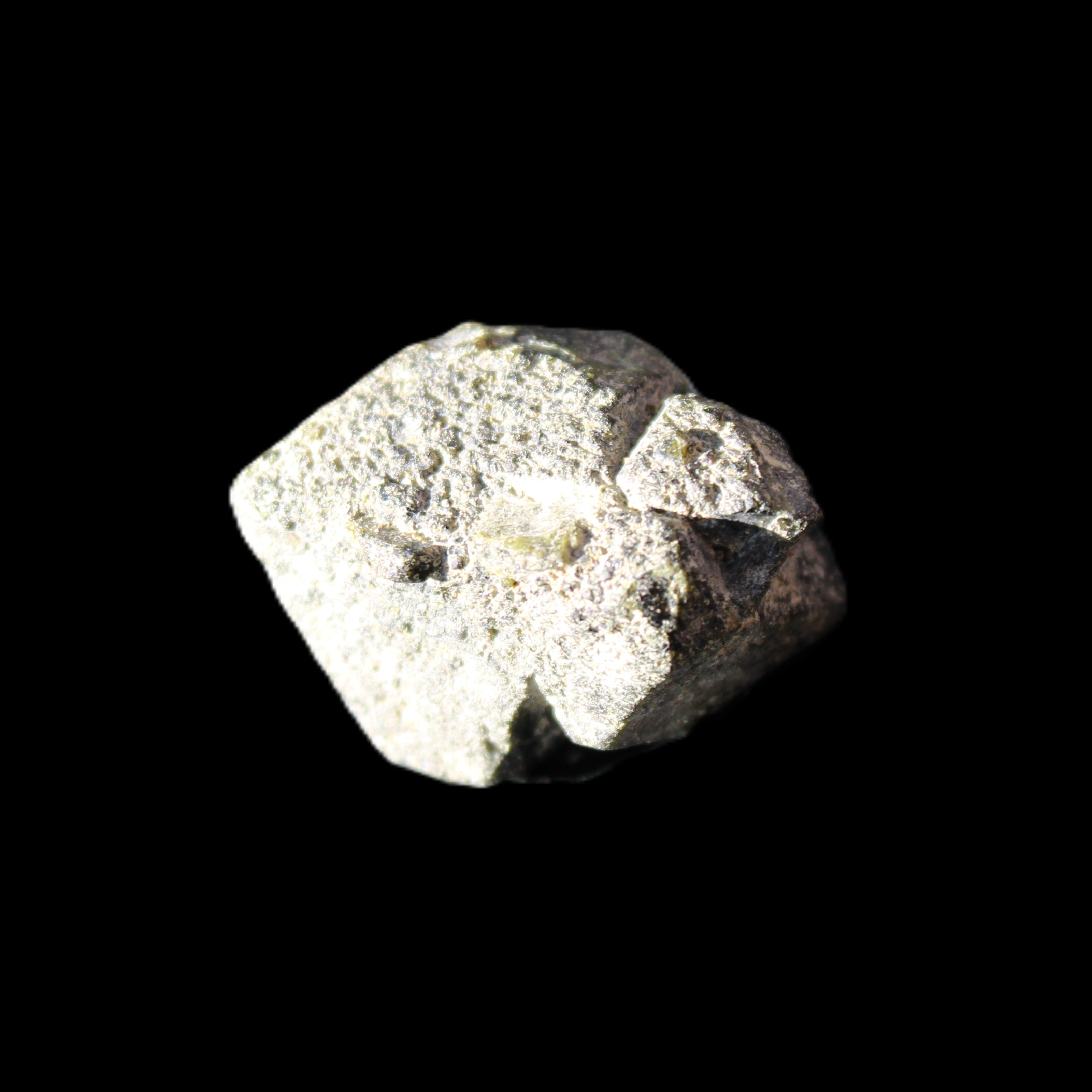 Magnetic Epidote irregular octahedral crystals 25mm 15-16g in sunlight - Rocks and Things Store