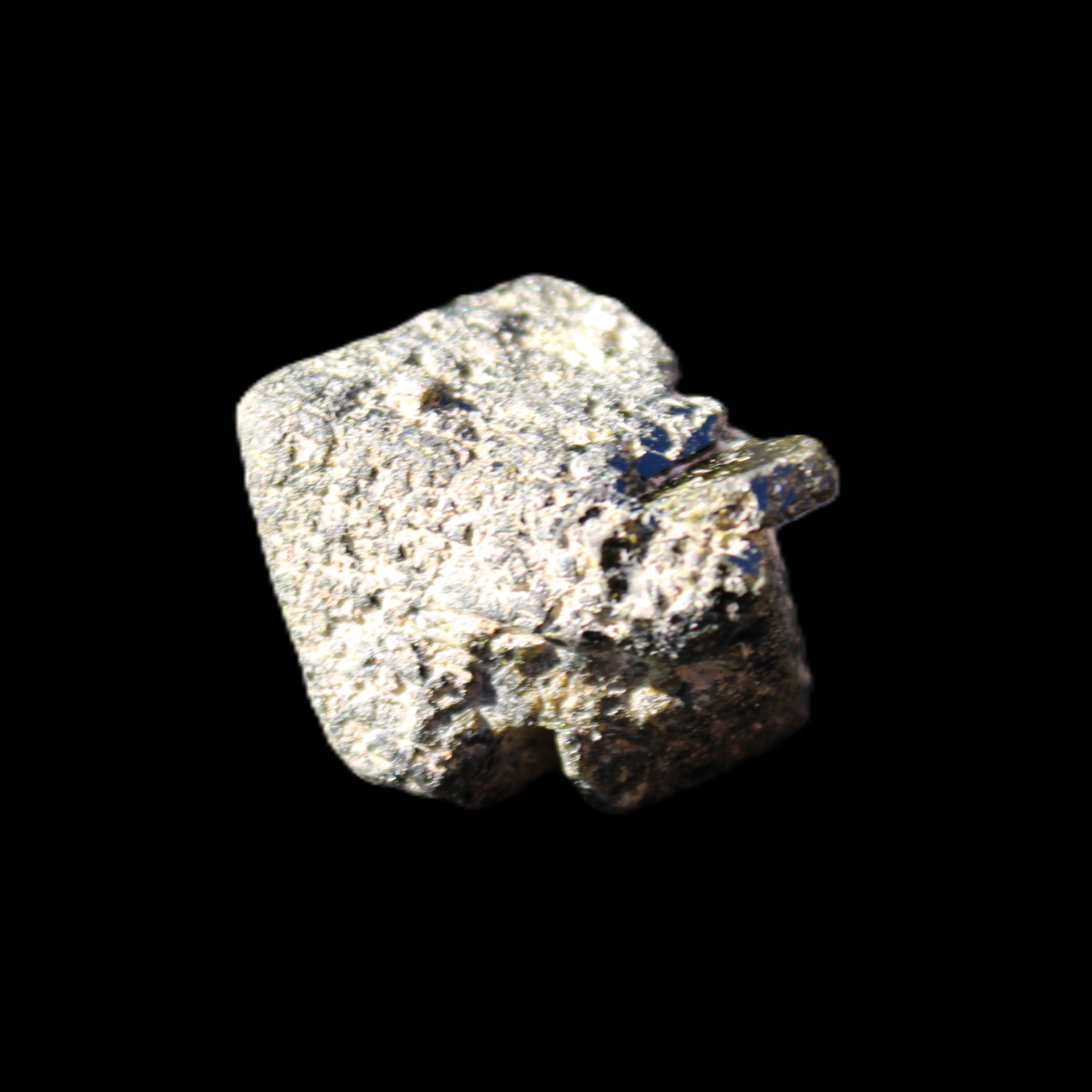 Magnetic Epidote irregular octahedral crystals 25mm 15-16g in sunlight - Rocks and Things Store