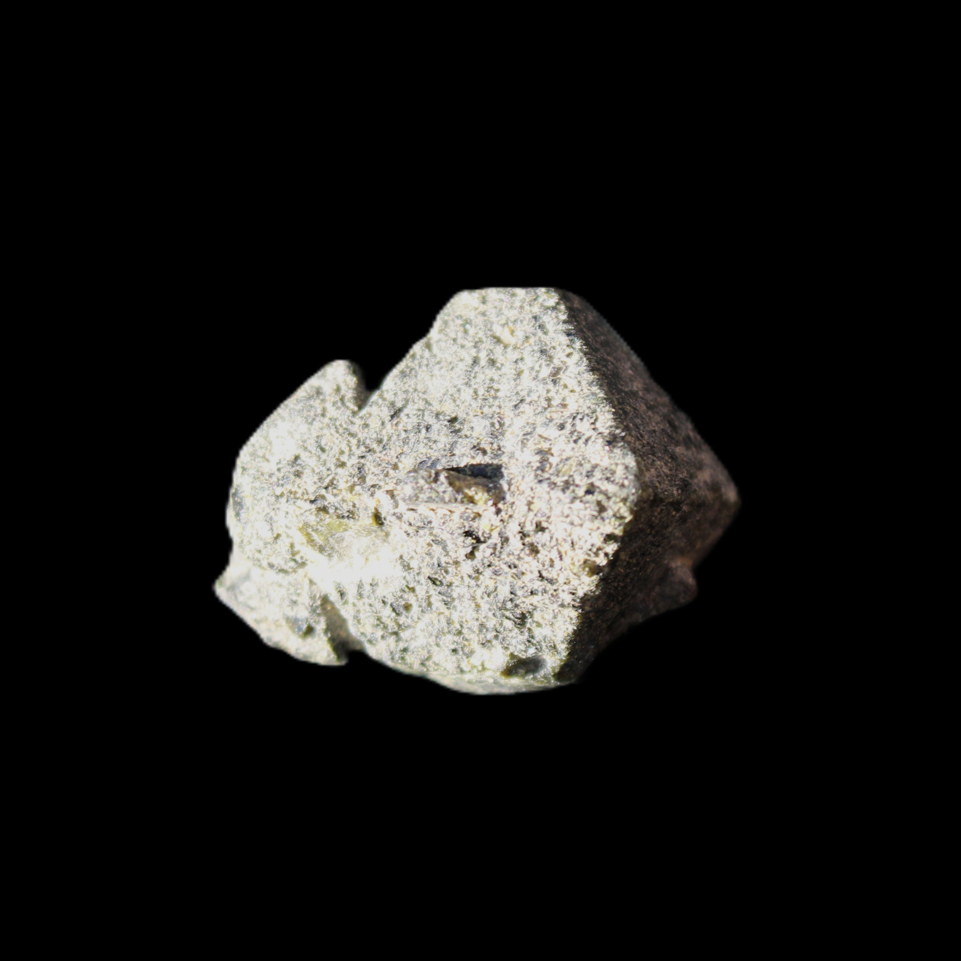 Magnetic Epidote irregular octahedral crystals 25mm 15-16g in sunlight - Rocks and Things Store