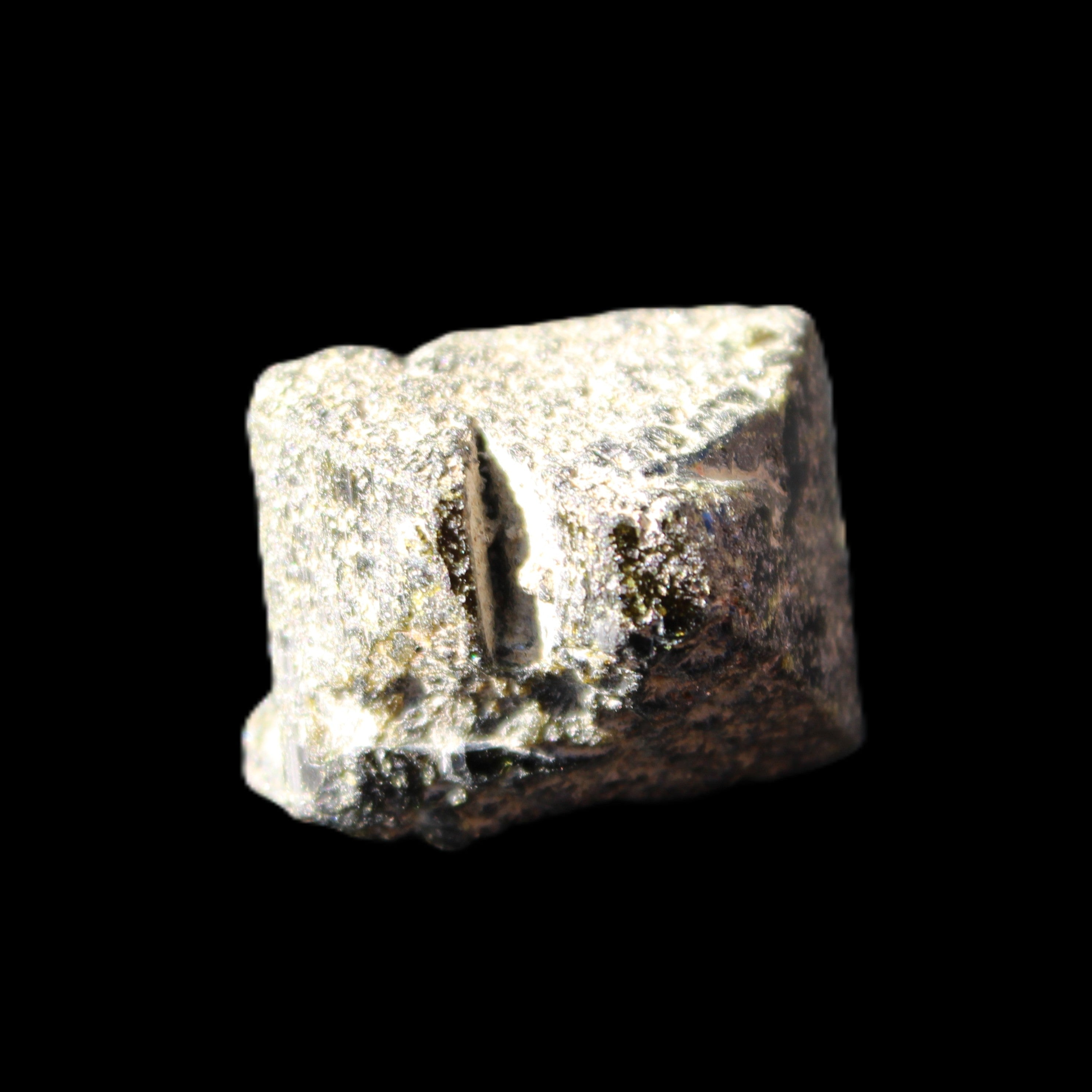 Magnetic Epidote irregular octahedral crystals 25mm 15-16g in sunlight - Rocks and Things Store