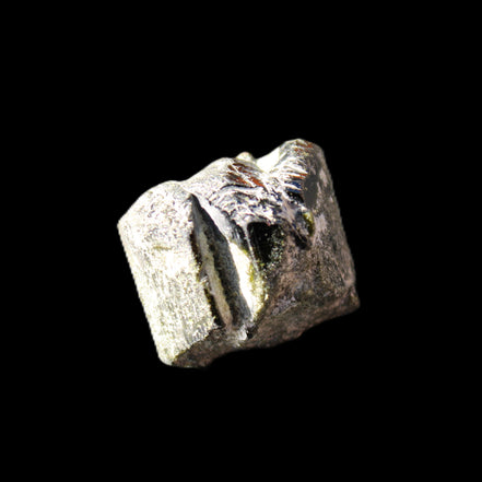 Magnetic Epidote irregular octahedral crystals 25mm 15-16g in sunlight - Rocks and Things Store