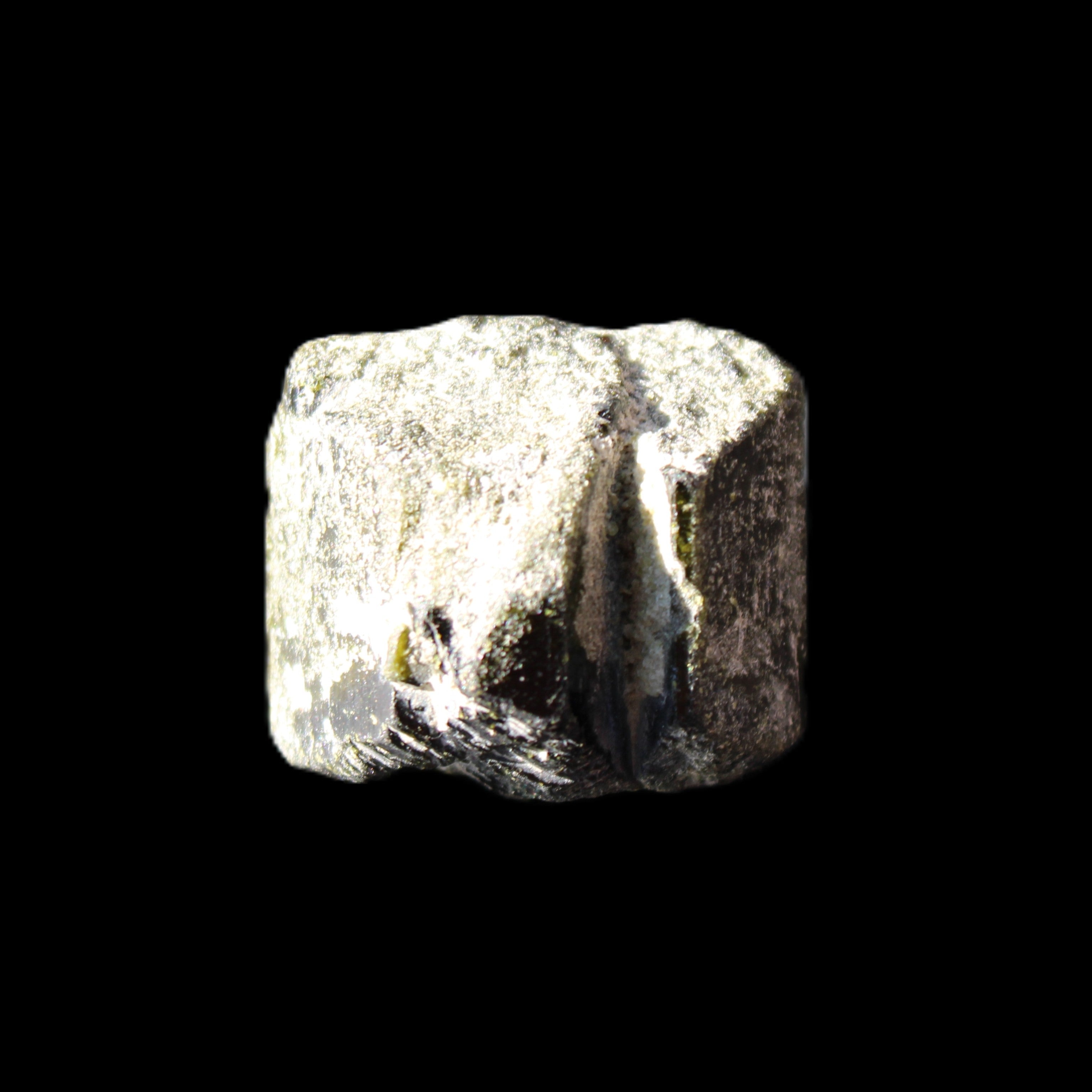 Magnetic Epidote irregular octahedral crystals 25mm 15-16g in sunlight - Rocks and Things Store